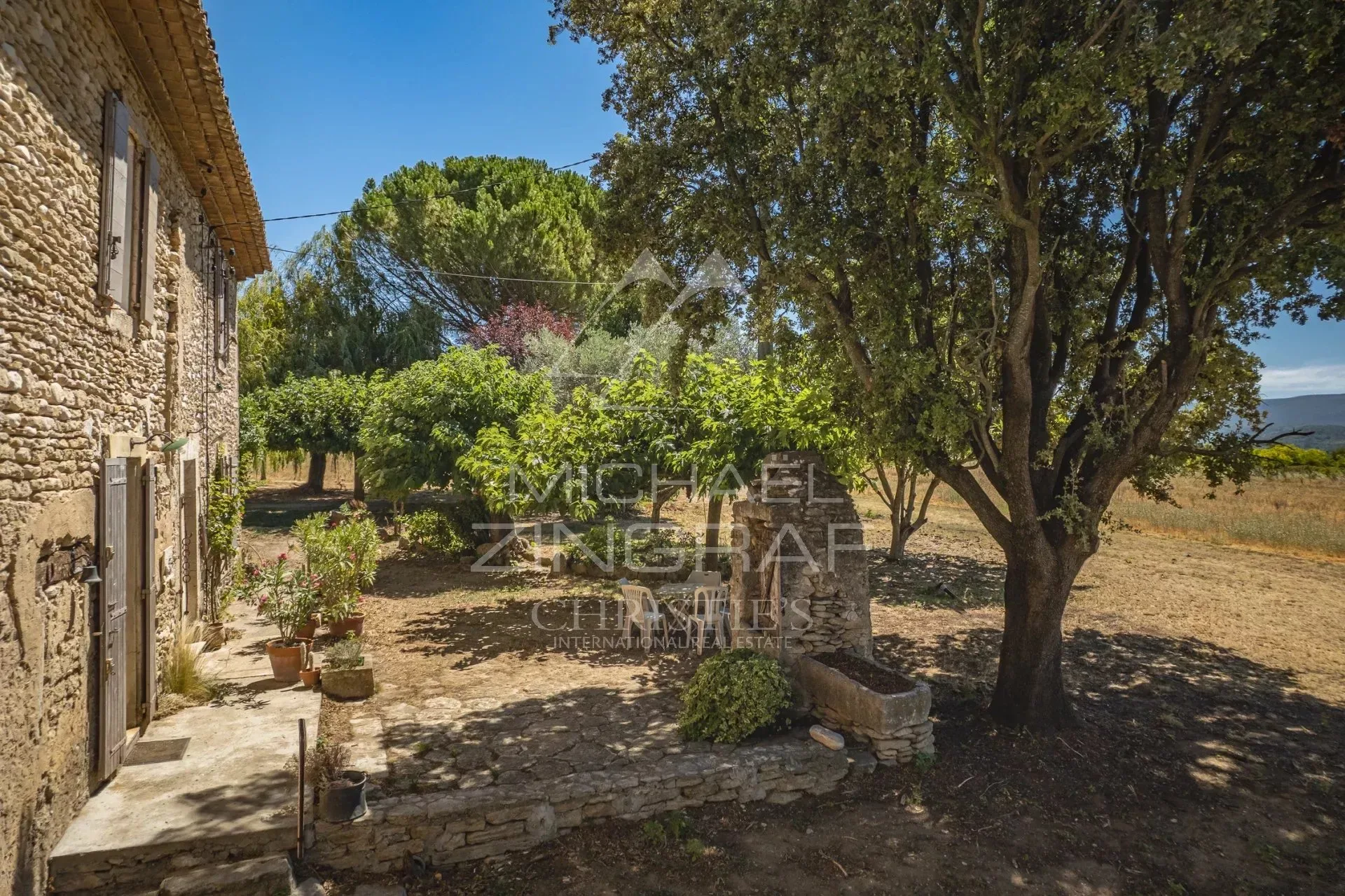 Rare : mas XVIIIe authentique à rénover avec panorama sur le Luberon - 4