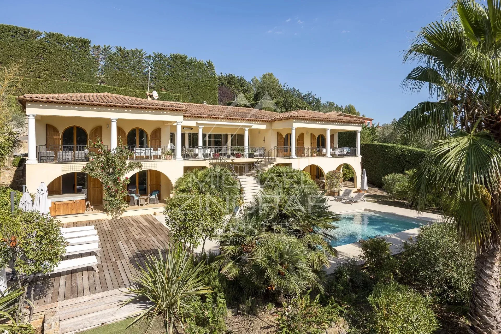 Le Rouret - villa aux volumes hors normes - 12