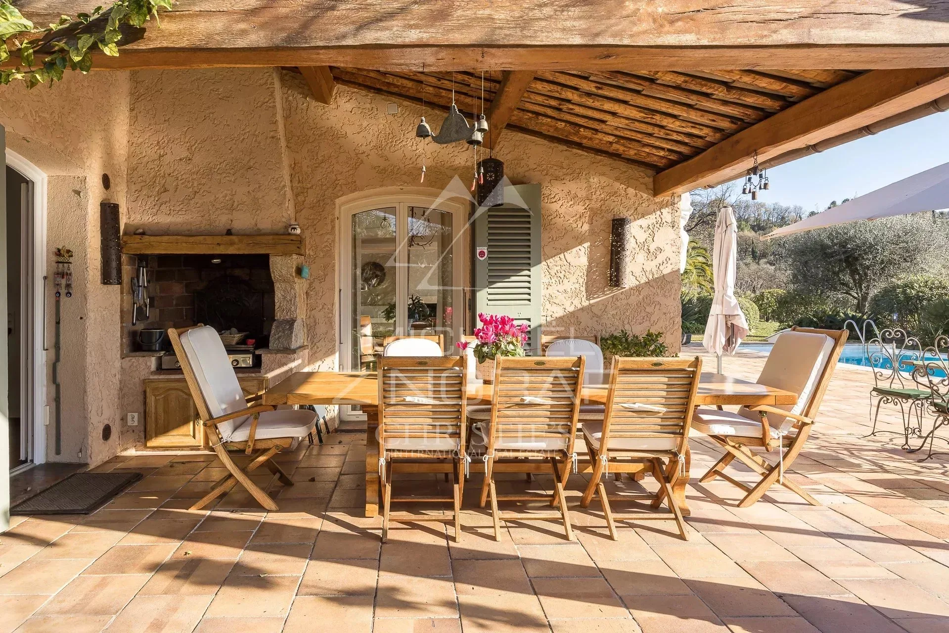 Villa Provençale d’Exception avec Vue Dégagée et Jardin de 4 375 m² à Plascassier - 11