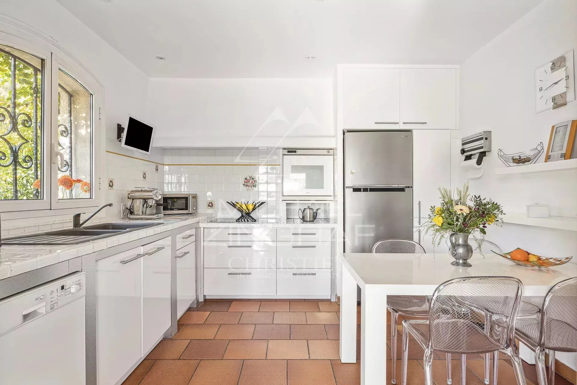 Villa Provençale d’Exception avec Vue Dégagée et Jardin de 4 375 m² à Plascassier - 6