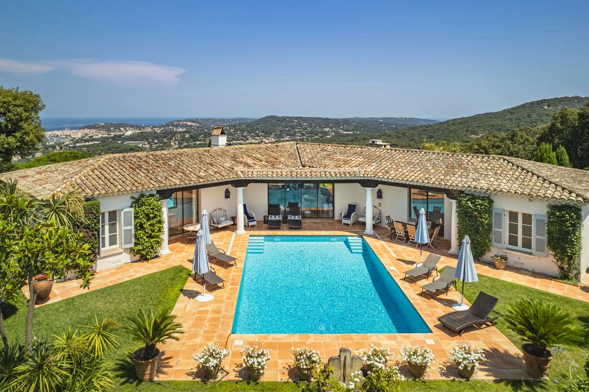 Proche Saint-Tropez - Vue mer panoramique et potentiel exceptionnel