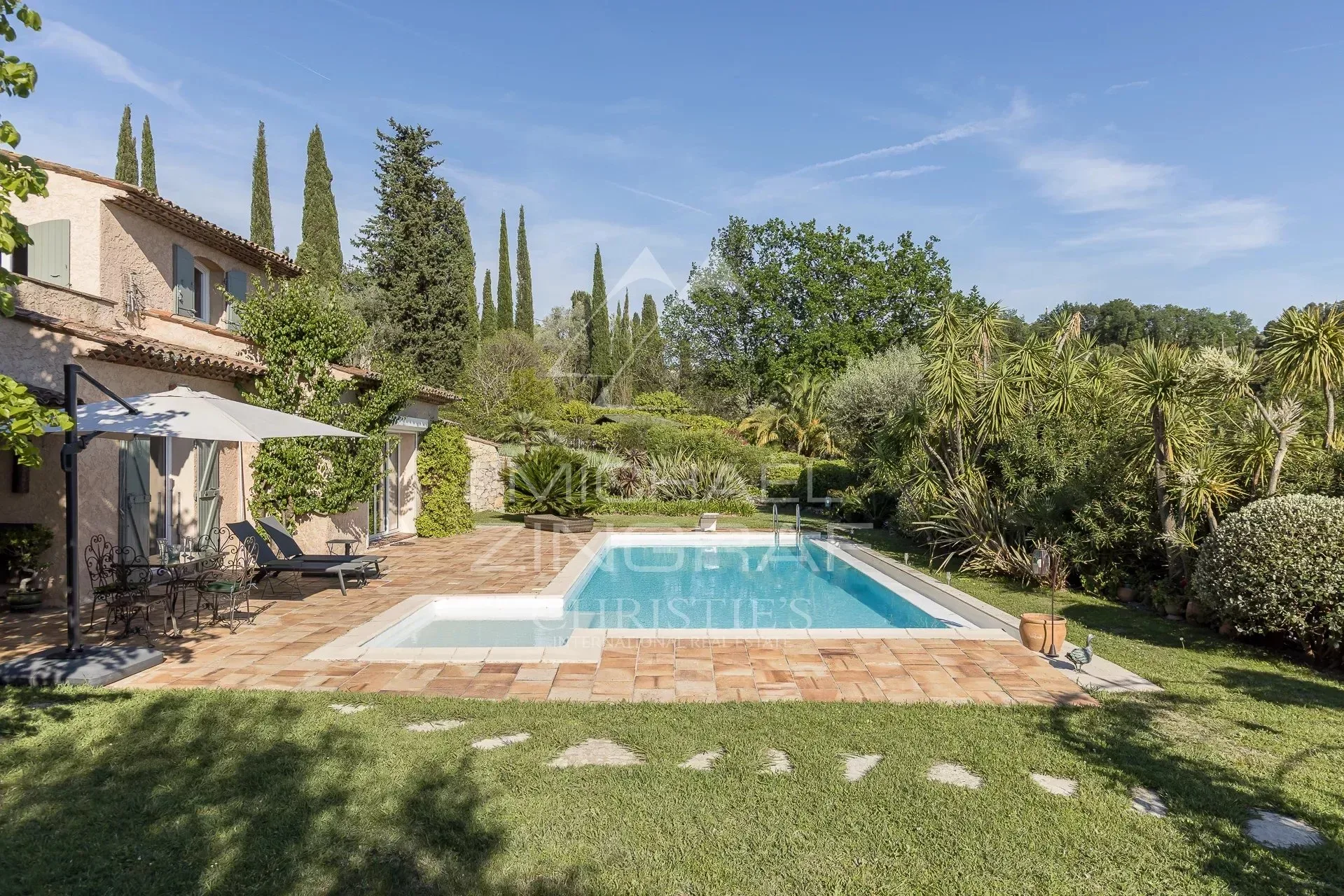 Villa Provençale d’Exception avec Vue Dégagée et Jardin de 4 375 m² à Plascassier - 12
