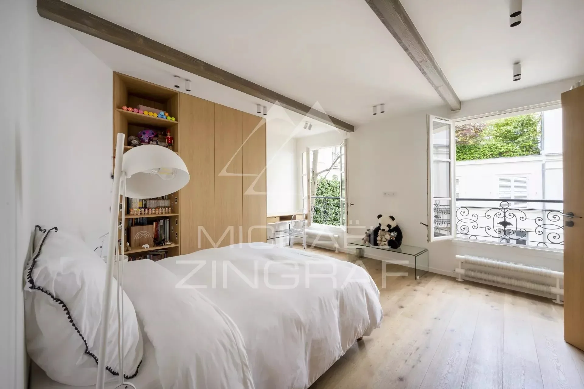 À Vendre - Maison de ville-  4 chambres - Voie Privée - Rue du Bac. - 13