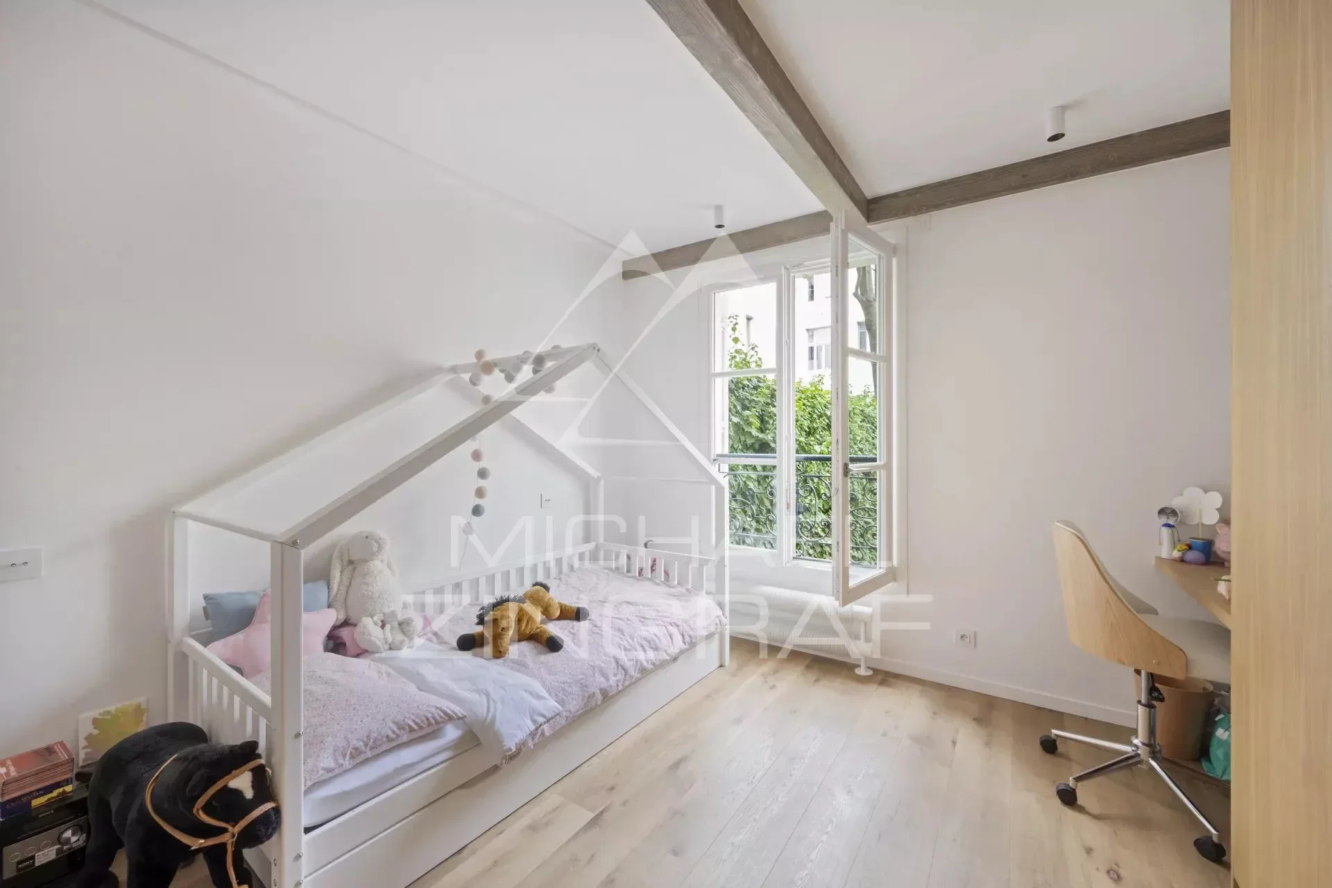À Vendre - Maison de ville-  4 chambres - Voie Privée - Rue du Bac. - 18