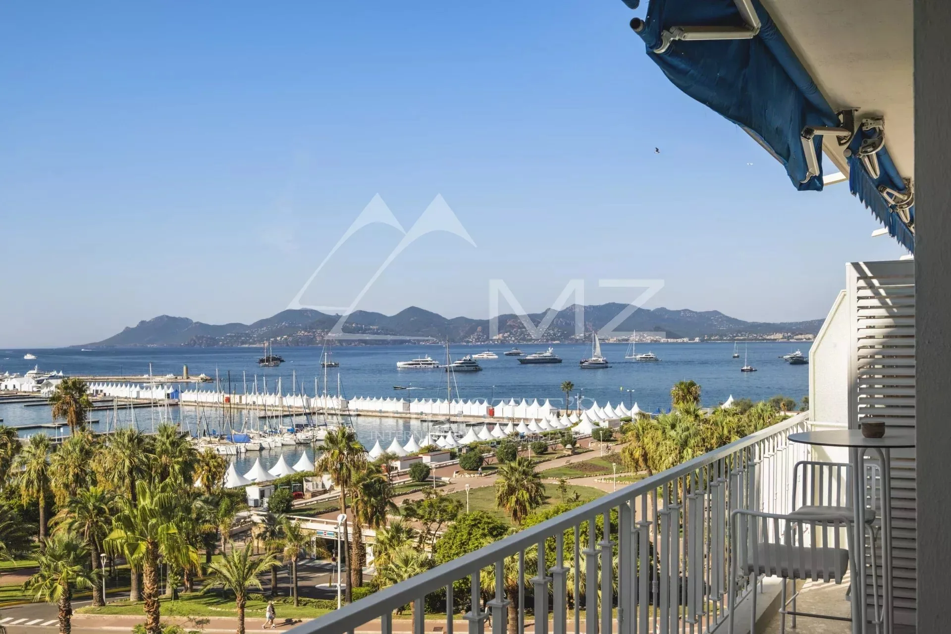Cannes Croisette - Appartement 4 Pièces rénové - Vue mer - Etage élevé - 2