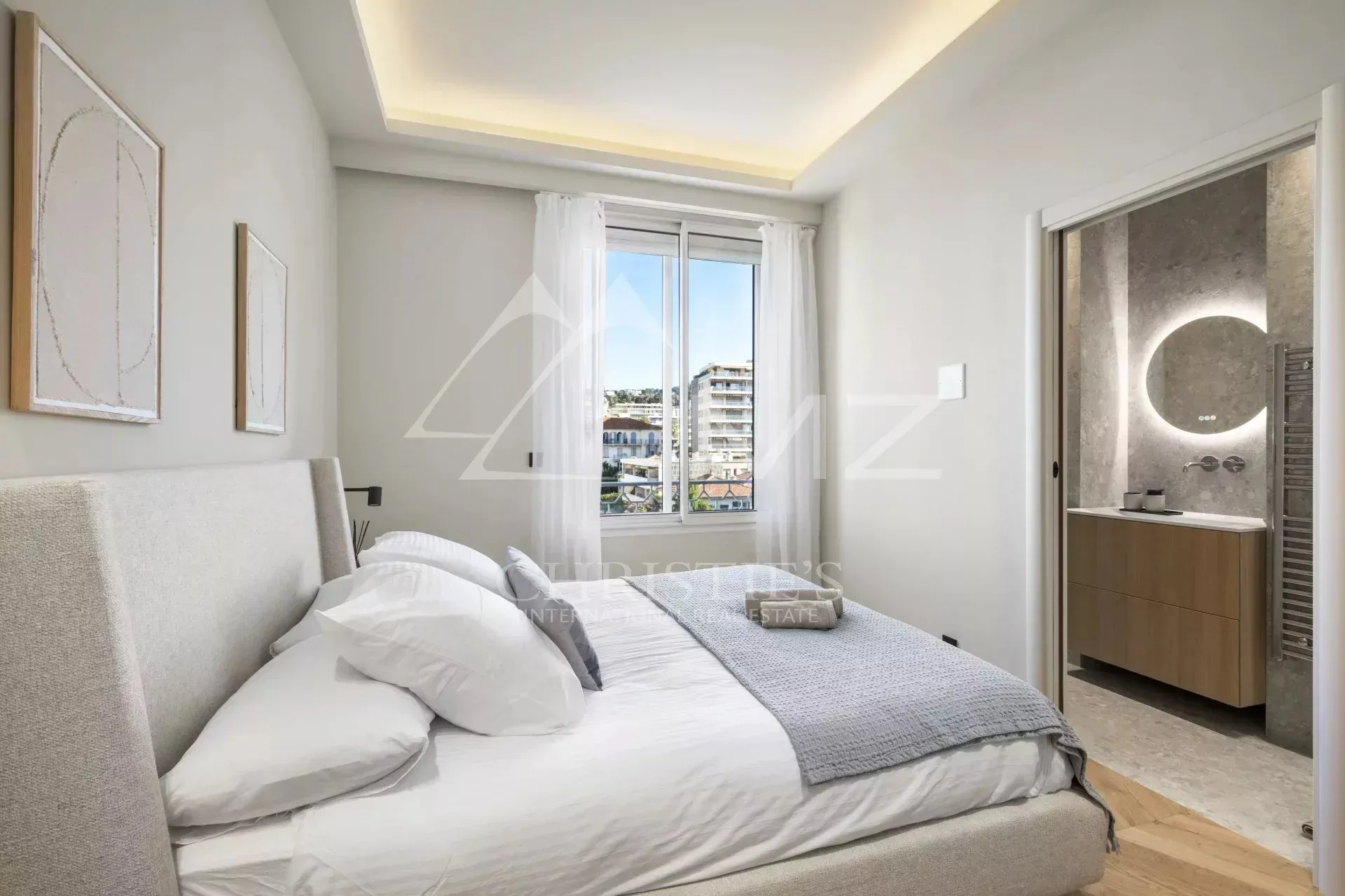 Cannes Croisette - Appartement 4 Pièces rénové - Vue mer - Etage élevé - 10