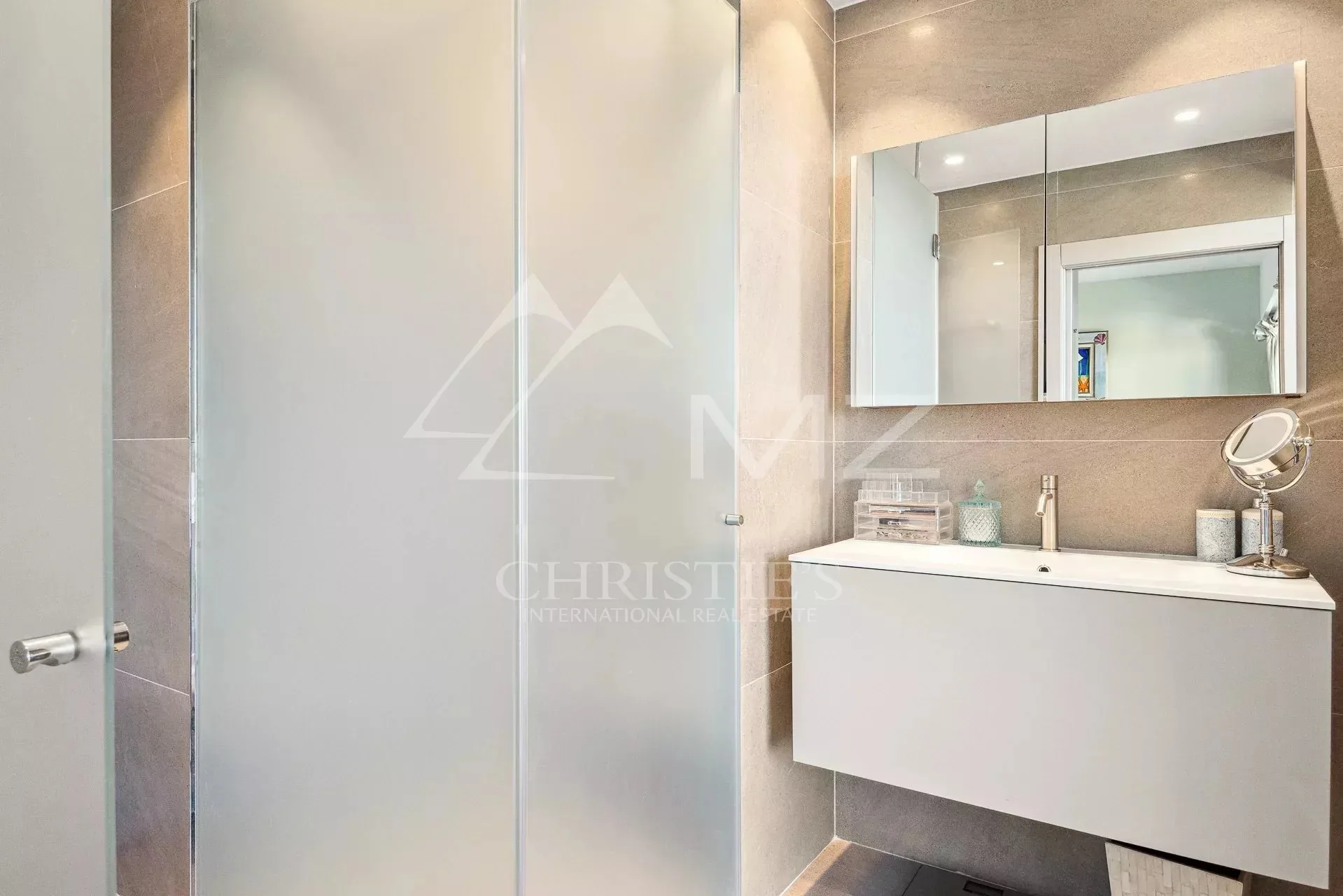 Unique penthouse avec jacuzzi - 10