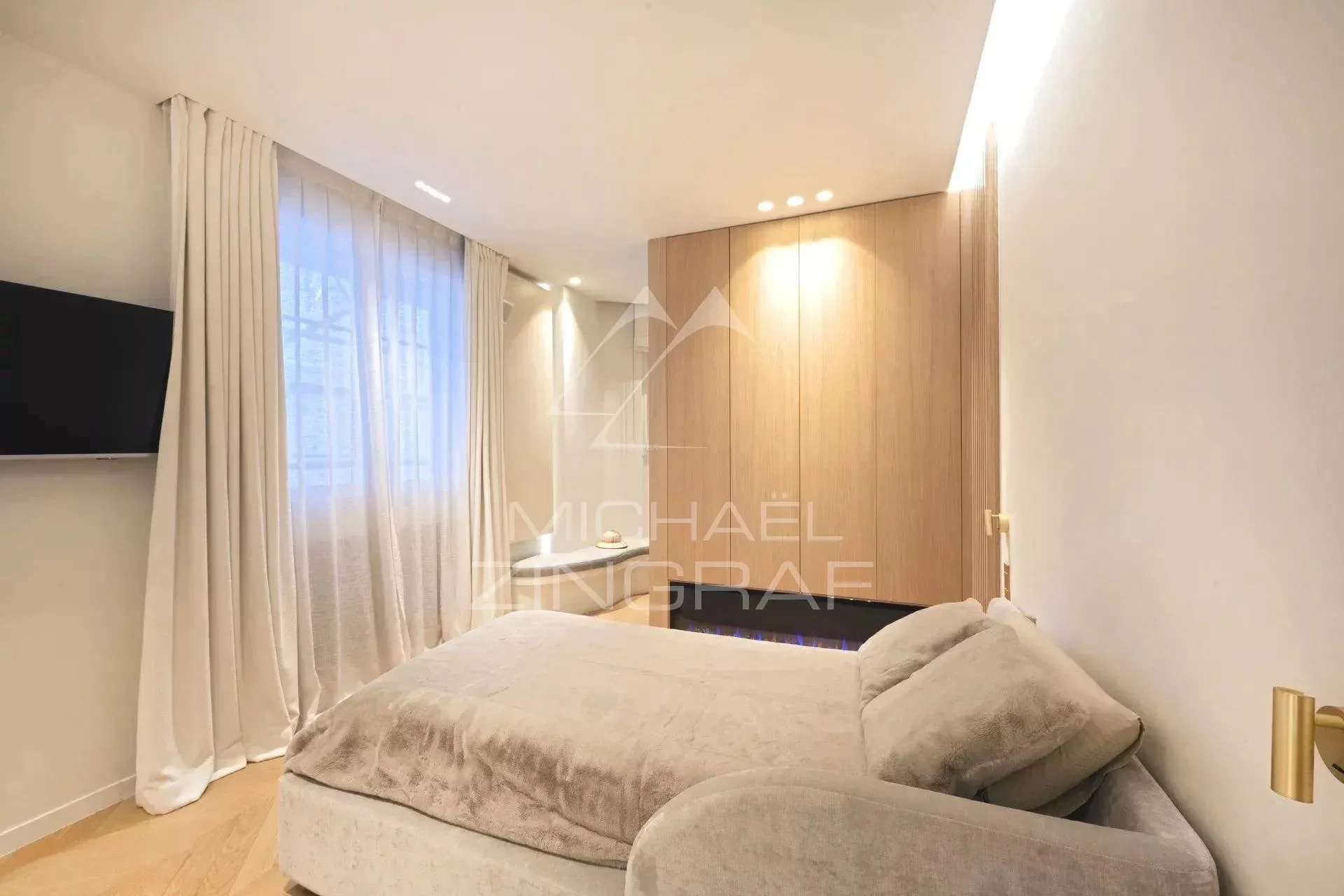 EXCLUSIVITÉ -  AVENUE RAPP - APPARTEMENT DE RÉCEPTION - 3 SUITES - 14