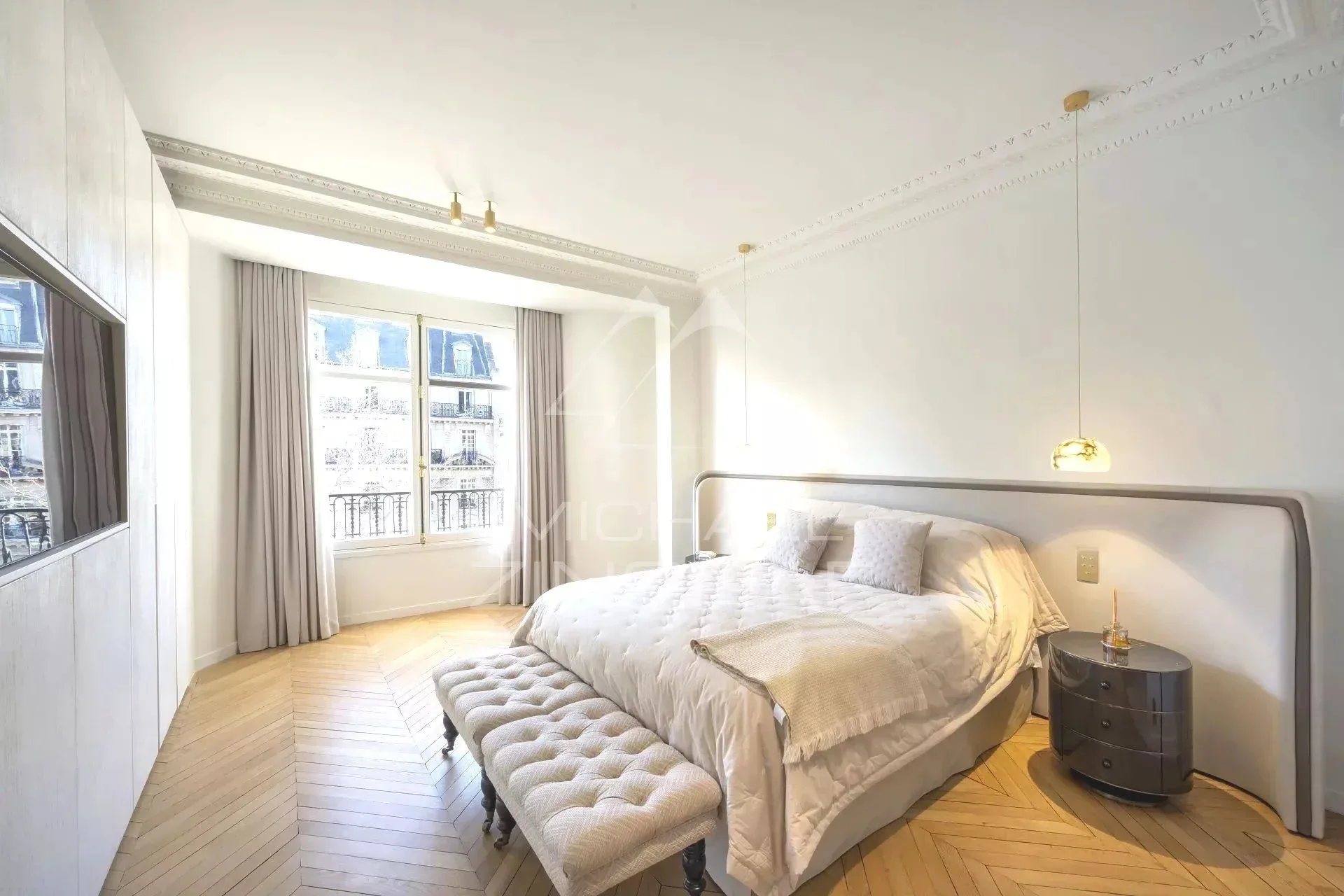EXCLUSIVITÉ -  AVENUE RAPP - APPARTEMENT DE RÉCEPTION - 3 SUITES - 11