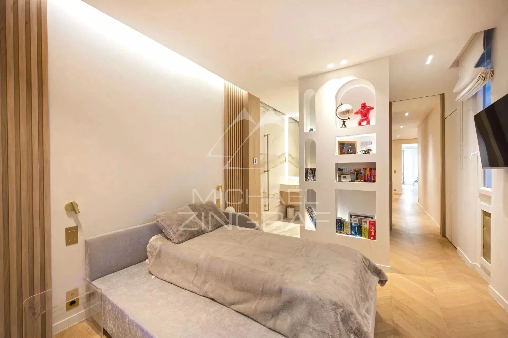 EXCLUSIVITÉ -  AVENUE RAPP - APPARTEMENT DE RÉCEPTION - 3 SUITES - 13