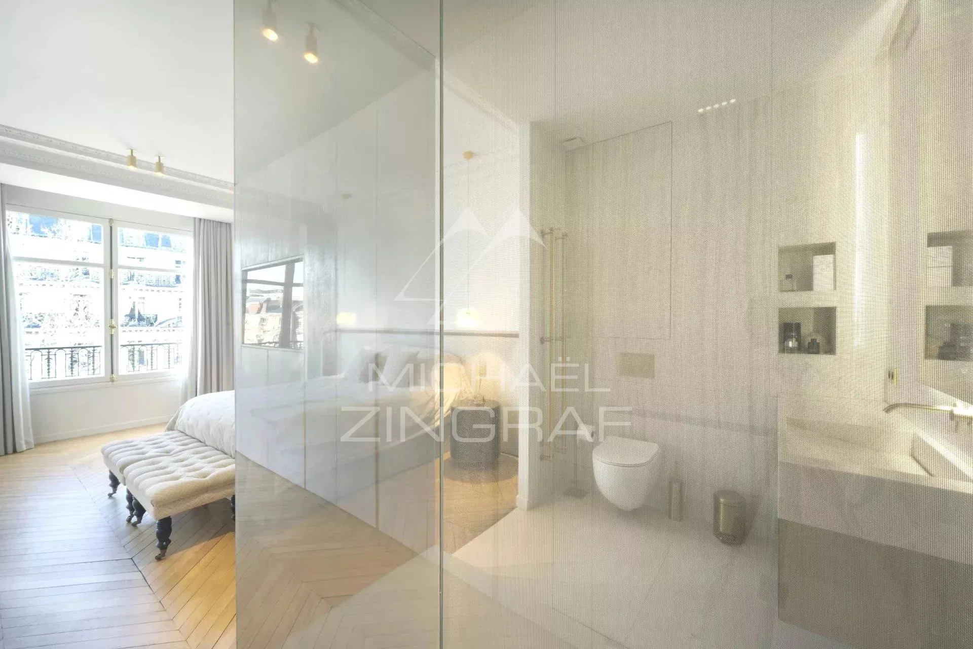 EXCLUSIVITÉ -  AVENUE RAPP - APPARTEMENT DE RÉCEPTION - 3 SUITES - 12