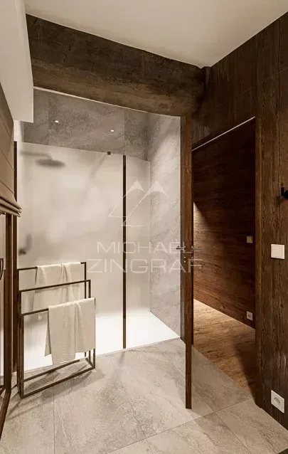 Appartement T5 séjour plafond cathédrale - Petite copropriété "esprit chalet" - 9