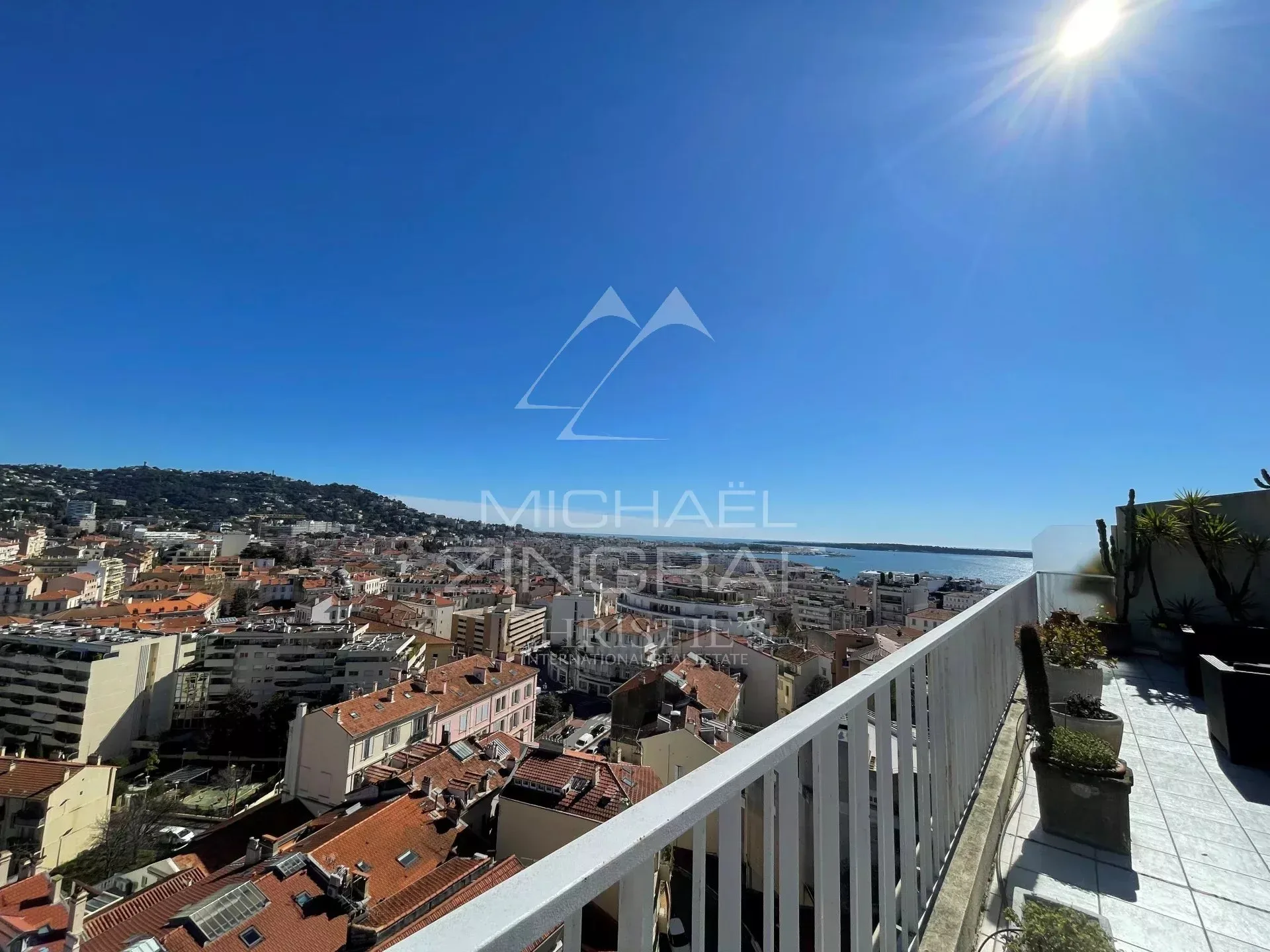Rare, Penthouse a rénover - Cannes – Vue panoramique - 9