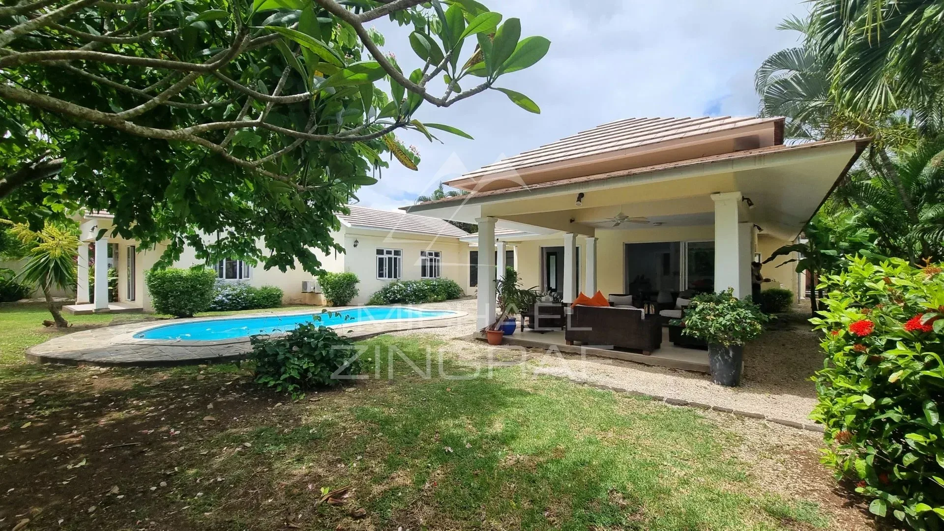 Élégante villa de 4 chambres avec piscine à Rivière Noire - 3