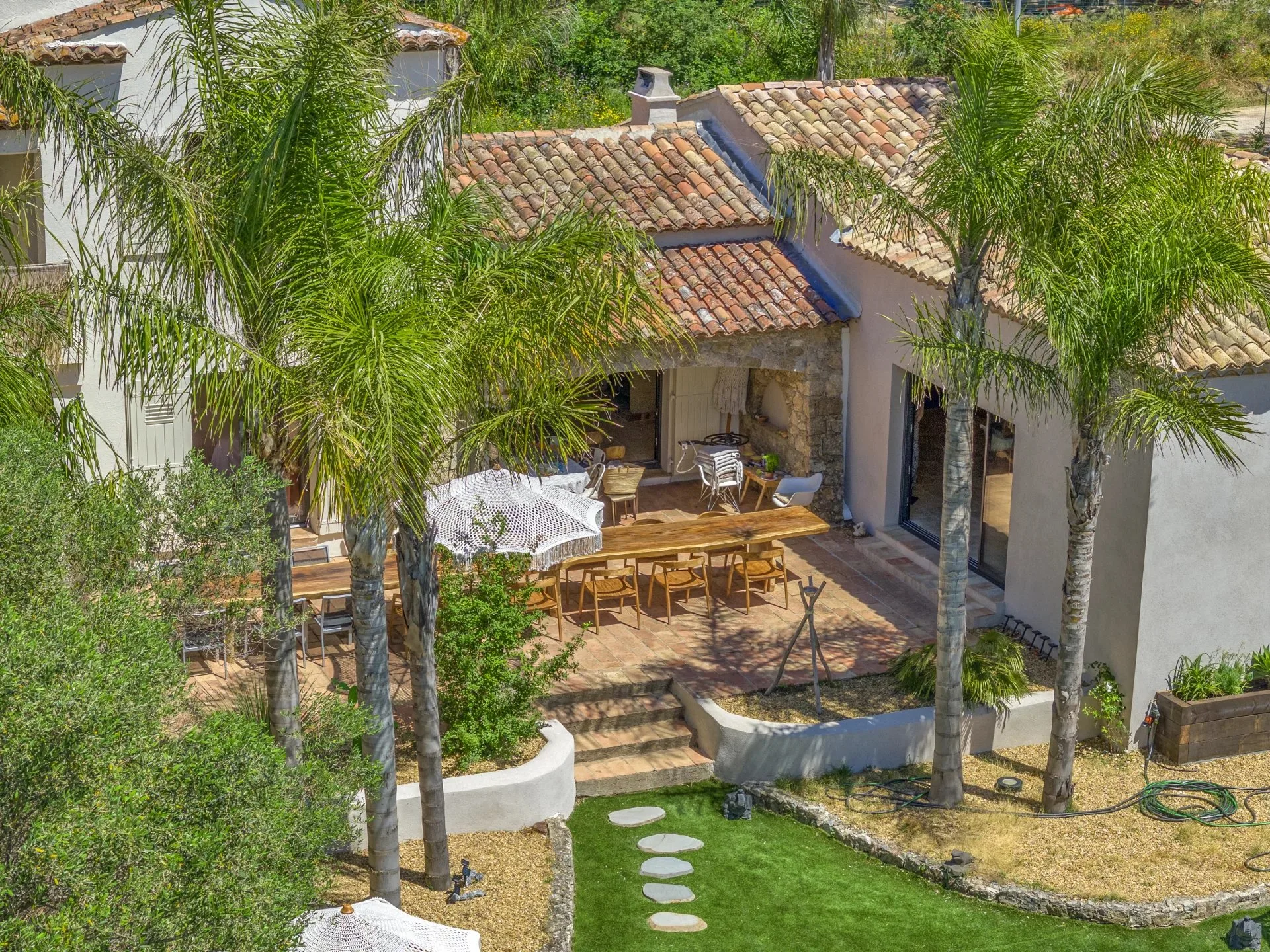 VILLA DE CARACTERE - VUE SUR LE CHATEAU DE GRIMAUD - 14