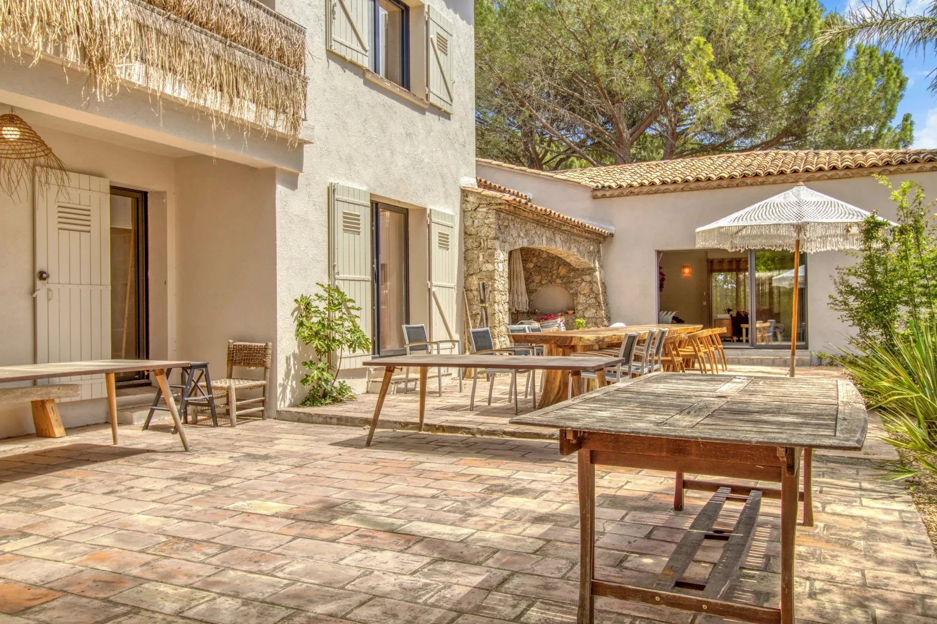 VILLA DE CARACTERE - VUE SUR LE CHATEAU DE GRIMAUD - 21