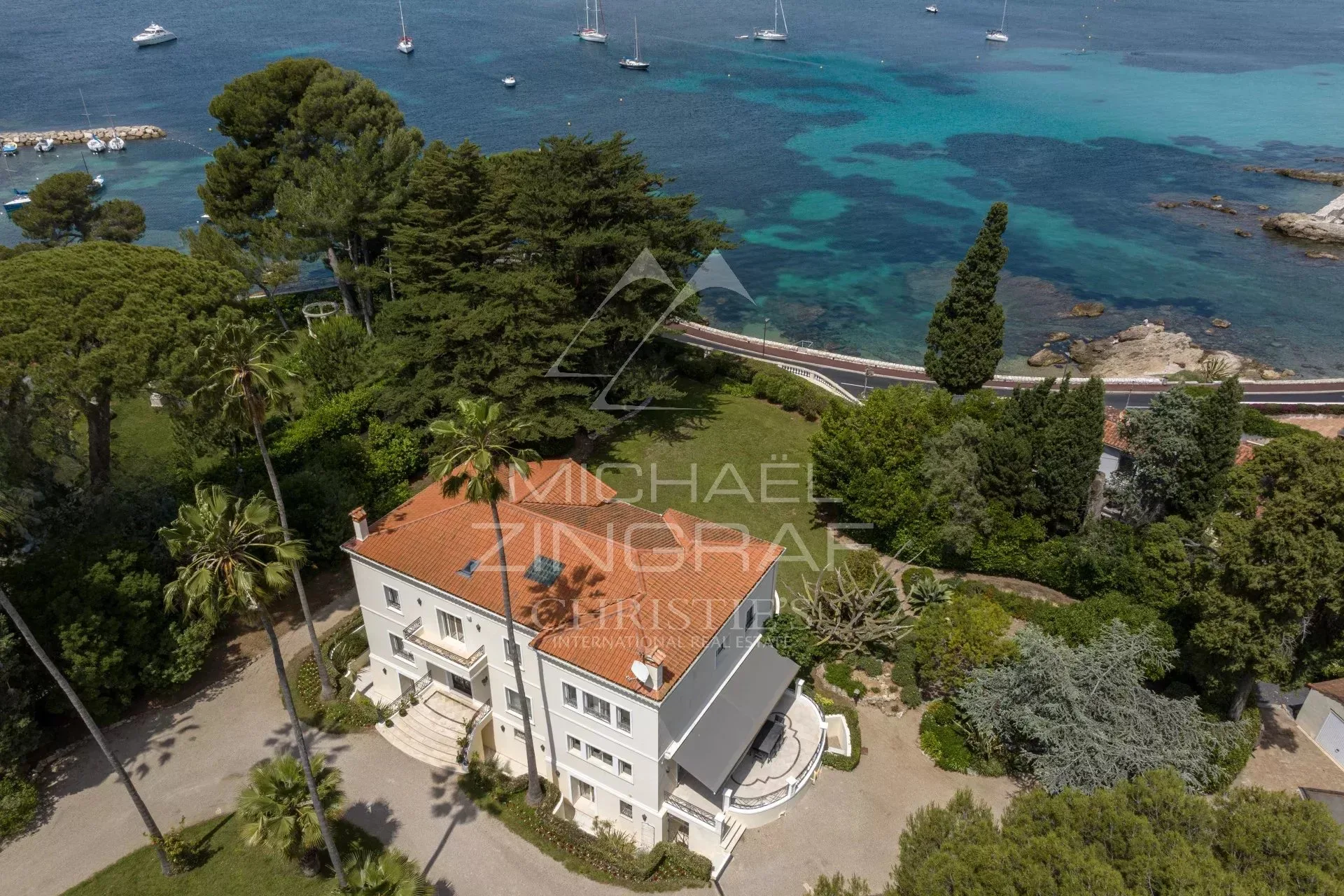 Propriété de prestige située sur le versant ouest du Cap d'Antibes - 13