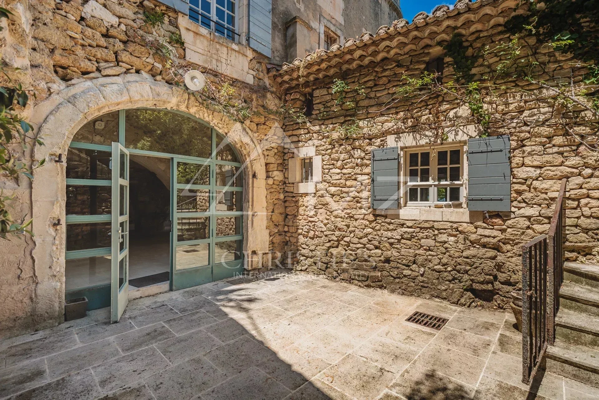 Local Commercial avec appartement de fonction à Ménerbes - 4