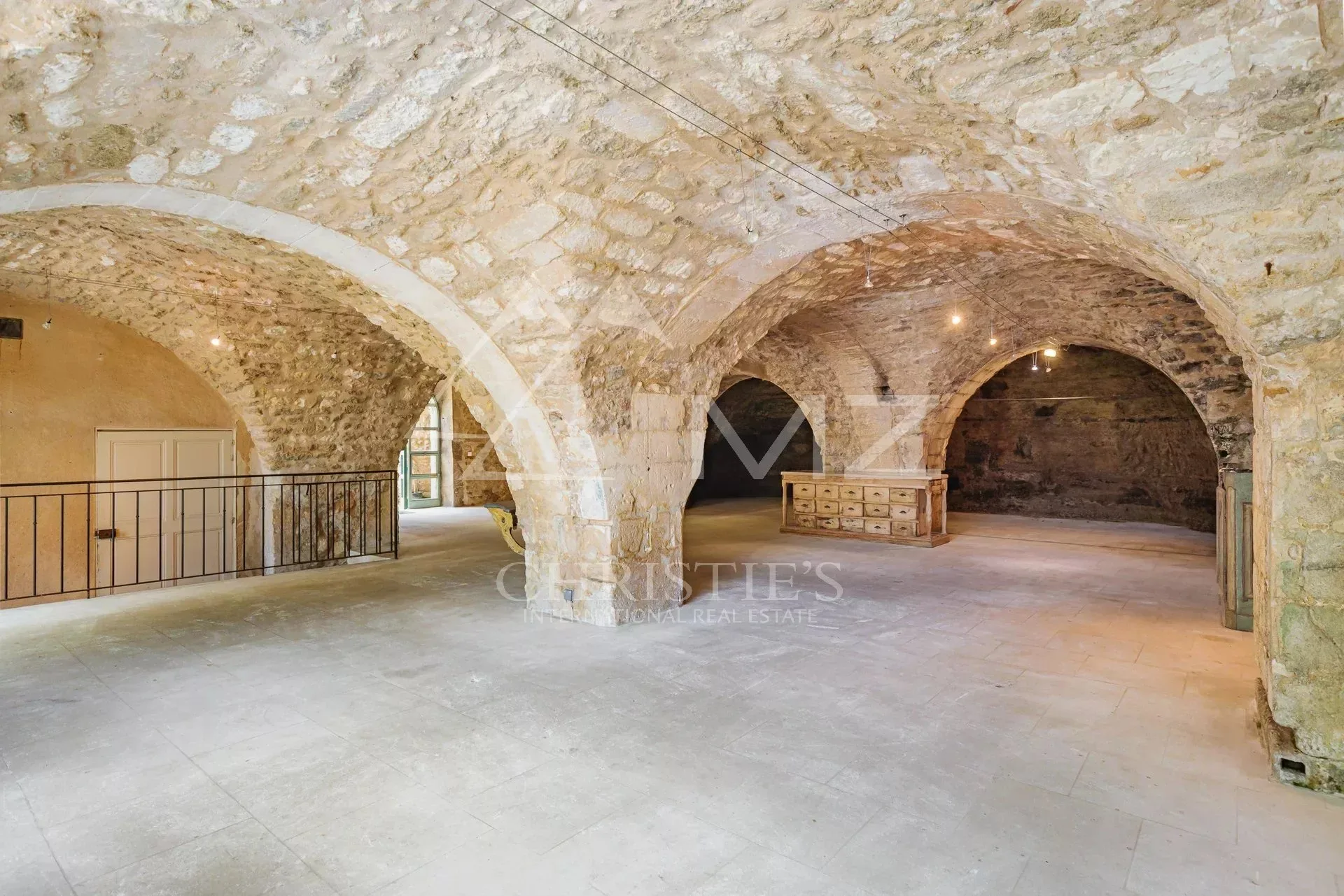Local Commercial avec appartement de fonction à Ménerbes - 16
