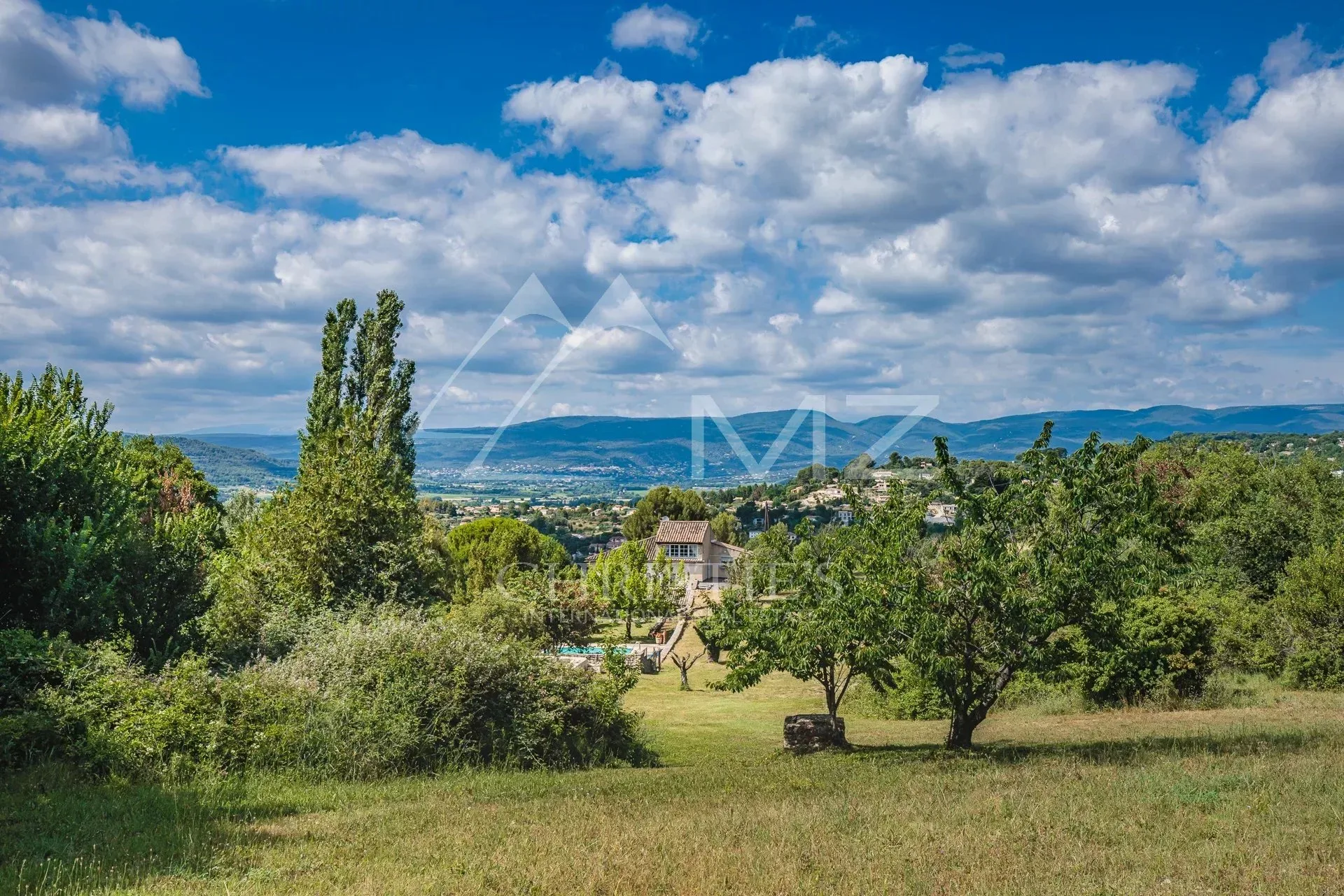 Belle demeure sur 2.5 ha avec vue panoramique et piscine - 11