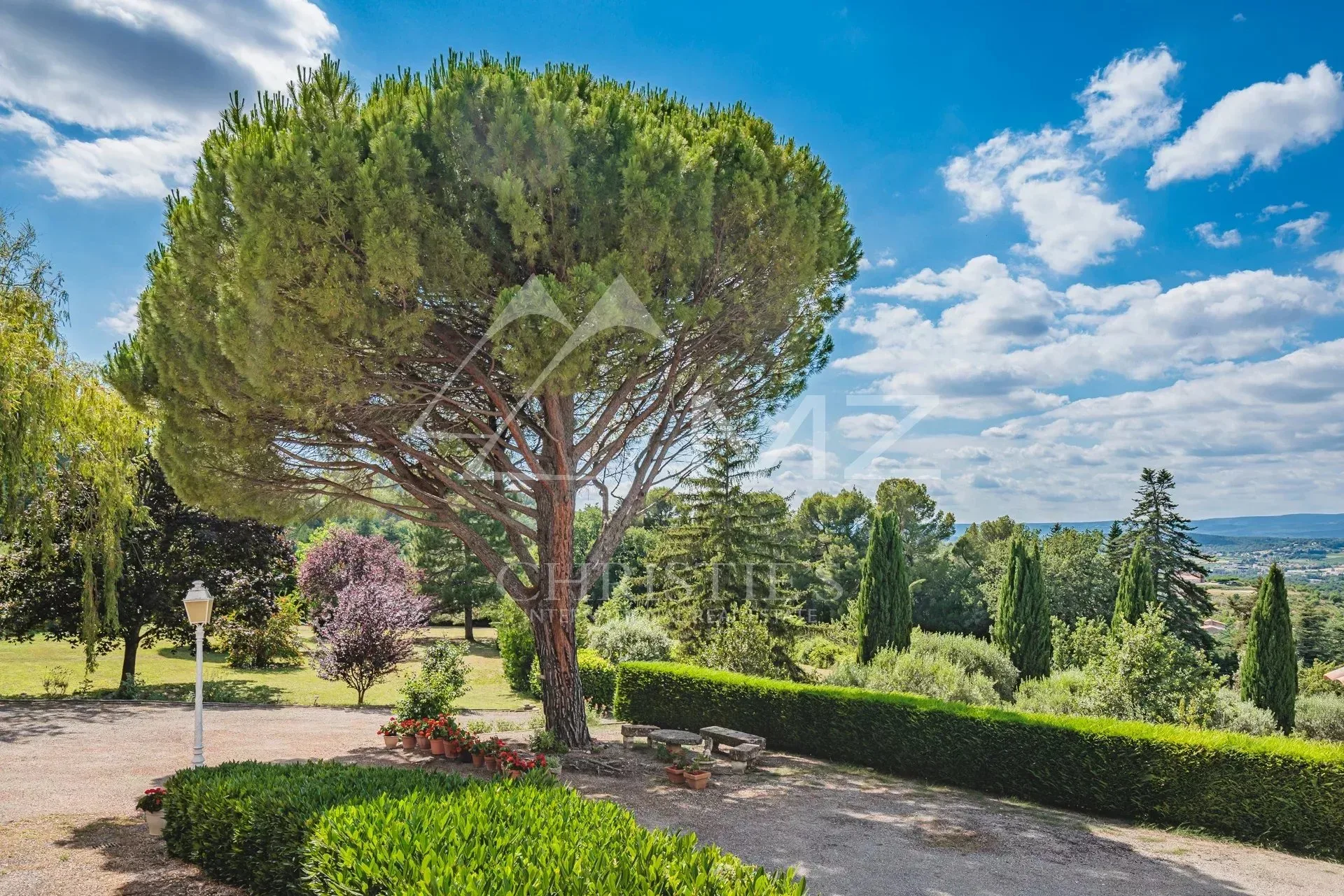 Belle demeure sur 2.5 ha avec vue panoramique et piscine - 3