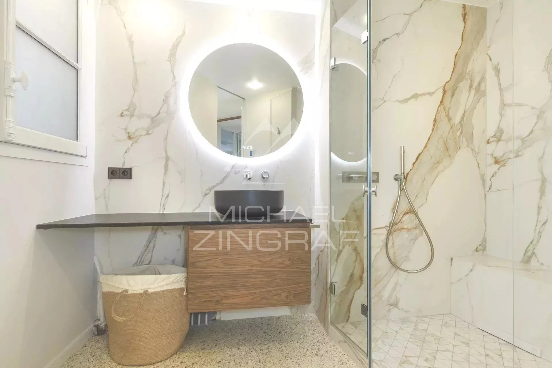 ZU VERKAUFEN - ZWEIZIMMERWOHNUNG - RENOVIERT - ÉTOILE - 7