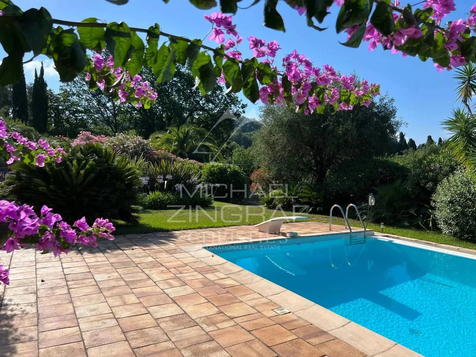 Villa Provençale d’Exception avec Vue Dégagée et Jardin de 4 375 m² à Plascassier - 15