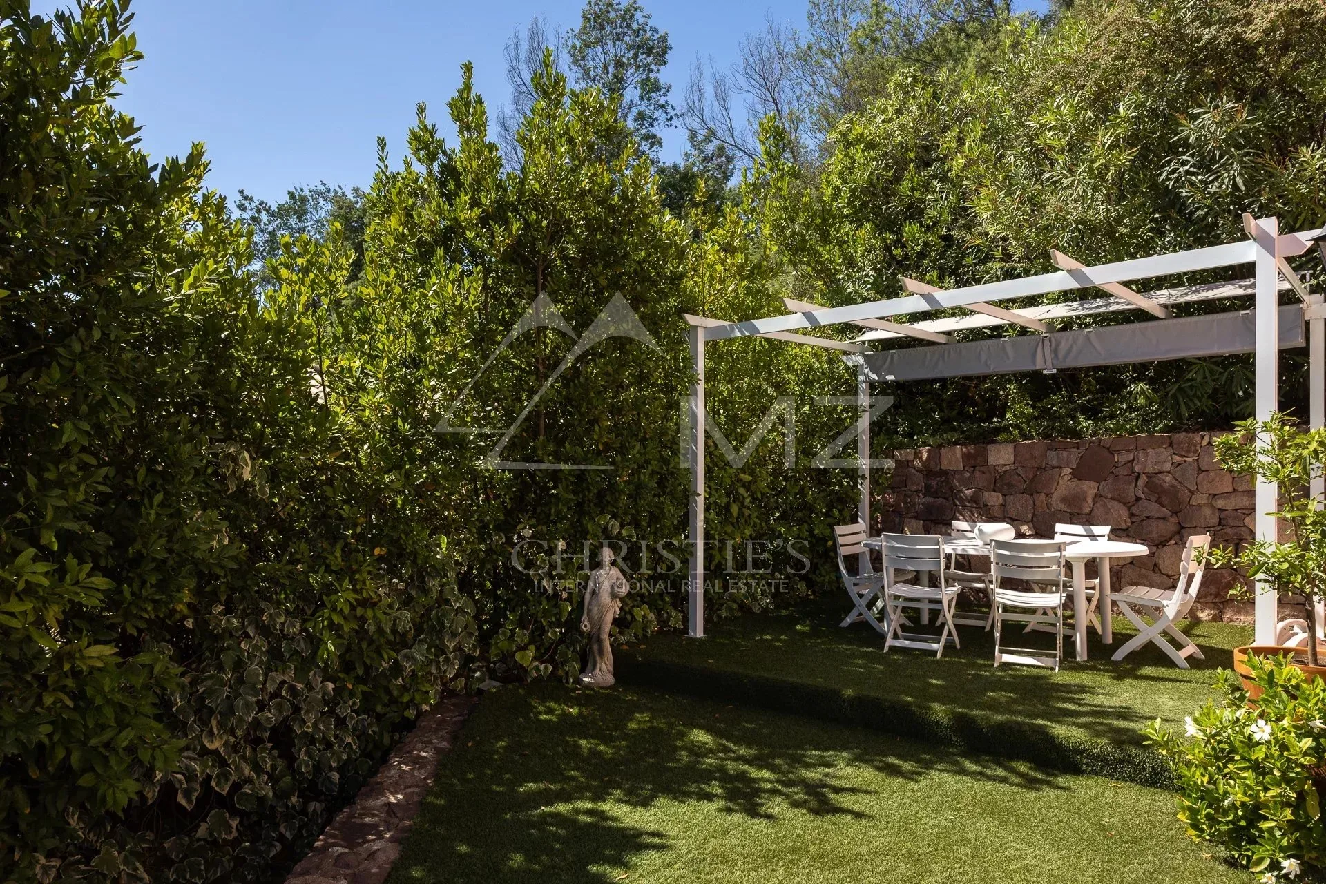 Élégante maison de style néo-provençal - 7