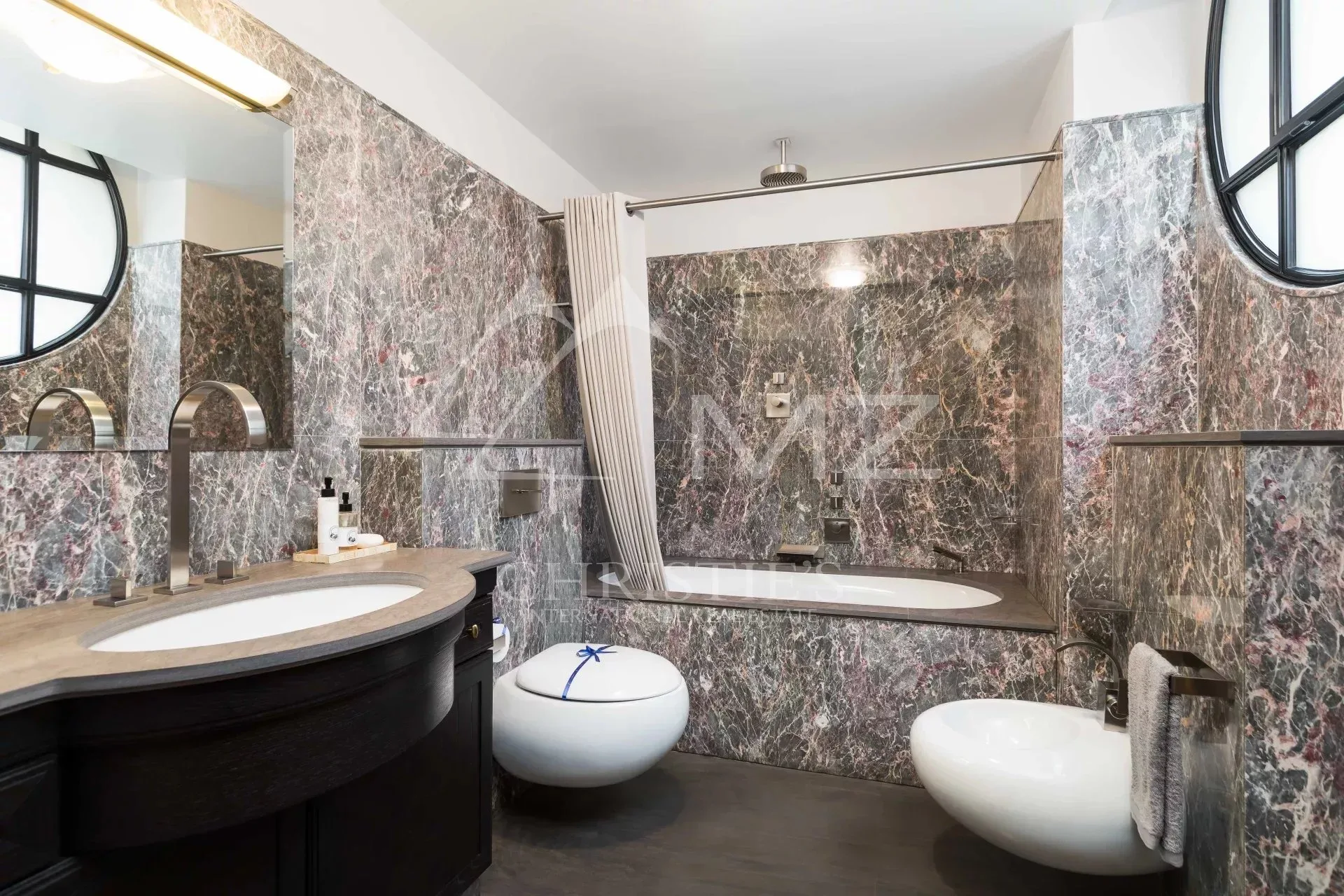 A vendre - Appartement de réception - Parfait État - Immeuble Walter - 13