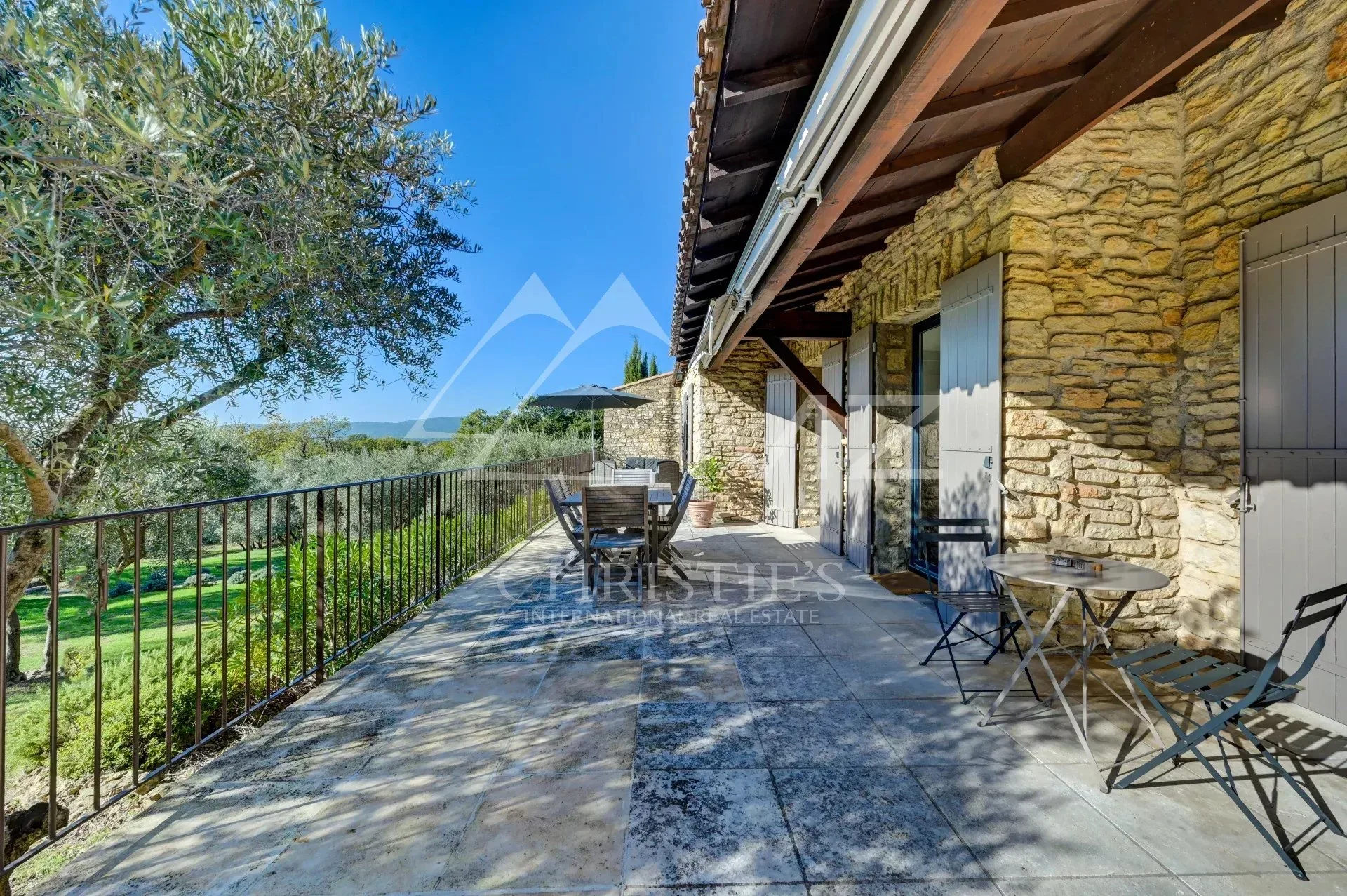 Gordes – Élégante maison en pierre avec piscine et vue panoramique - 4