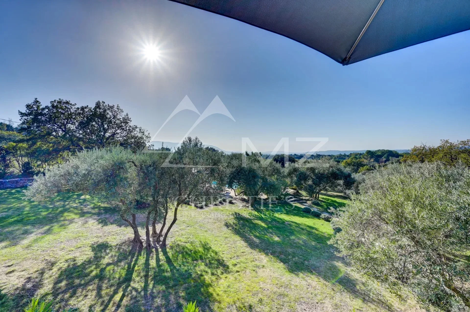Gordes – Élégante maison en pierre avec piscine et vue panoramique - 11