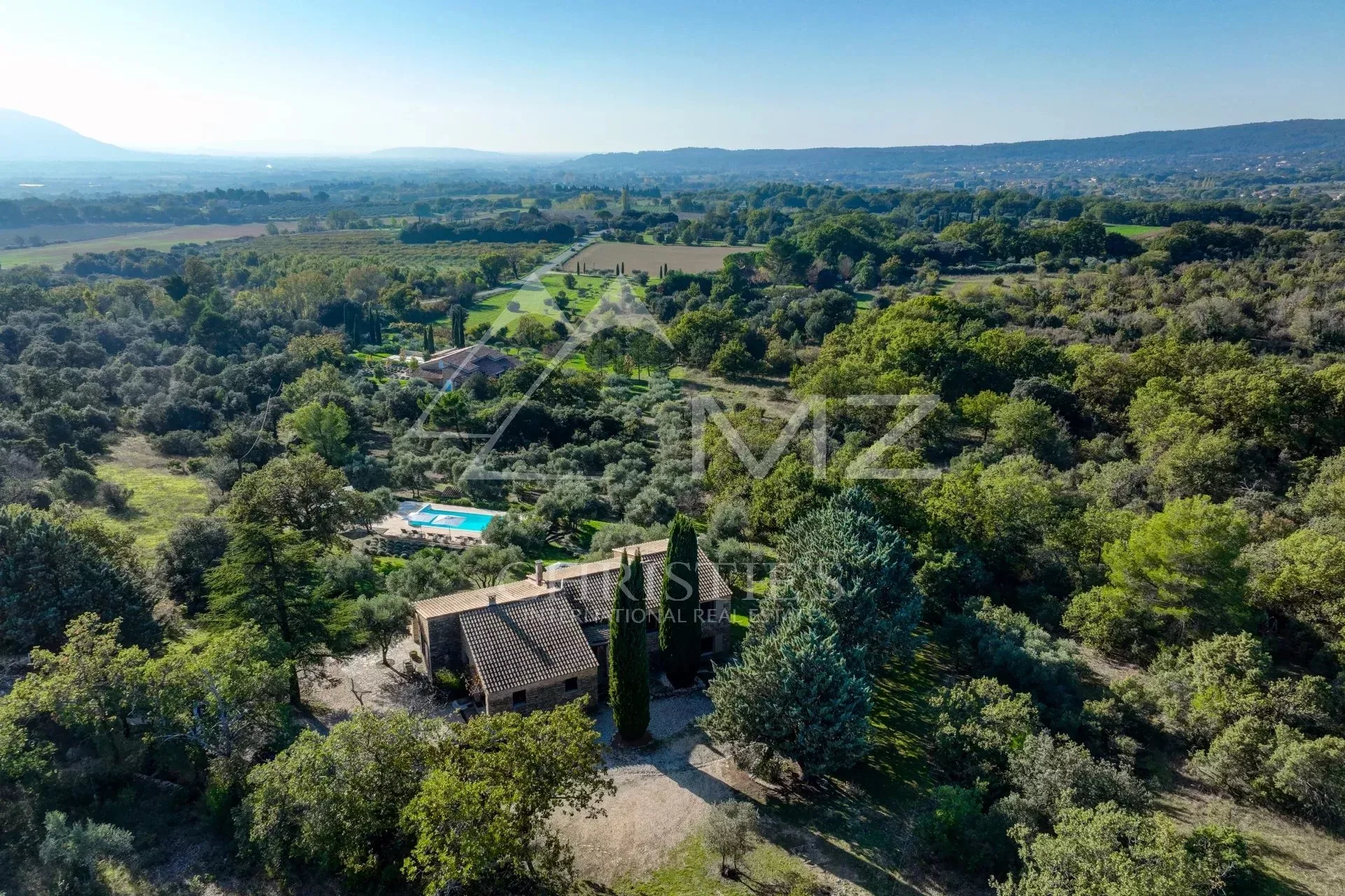 Gordes – Élégante maison en pierre avec piscine et vue panoramique - 12