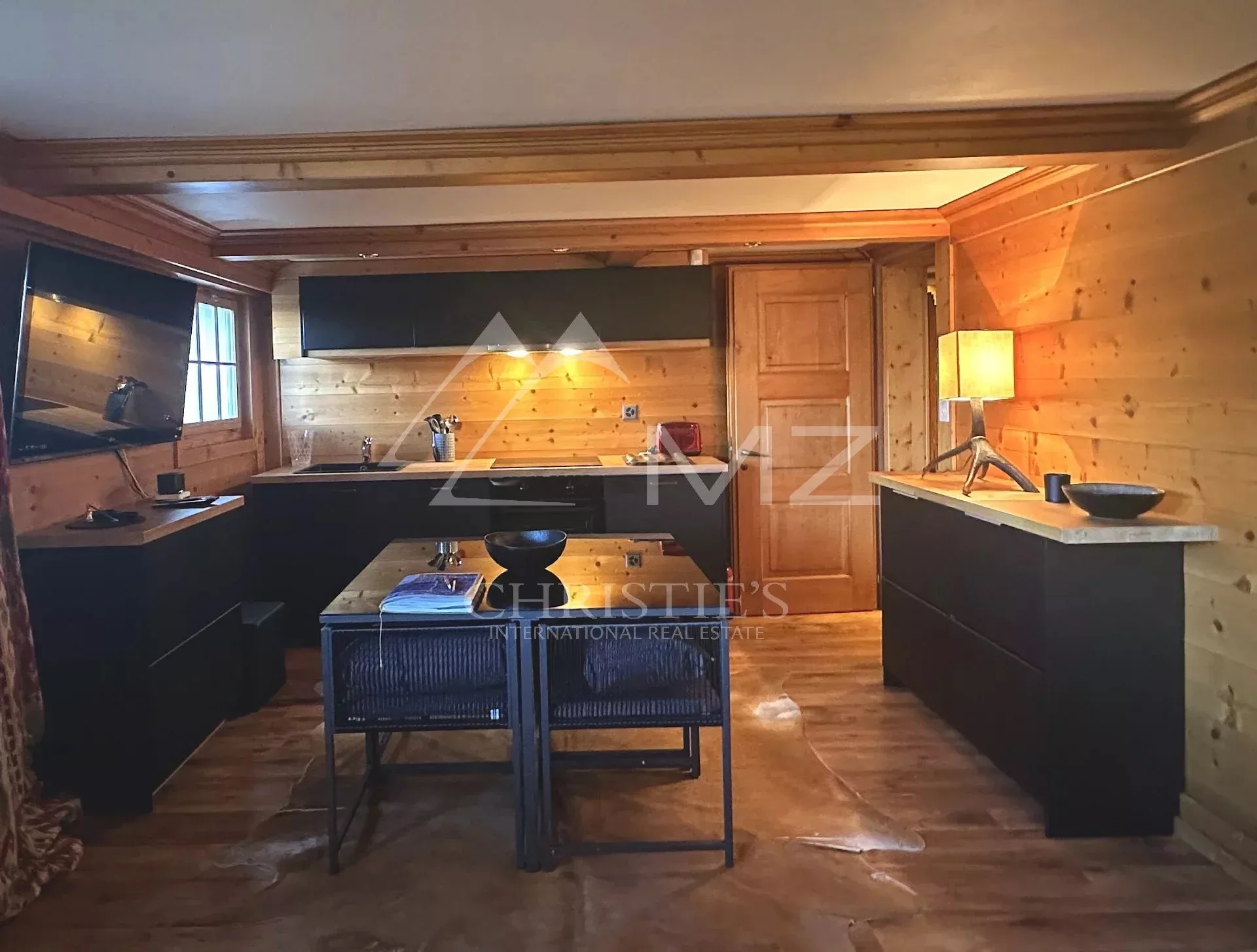 Chalet chaleureux et élégant à LOUER avec vue unique sur la vallée de Gstaad - 17