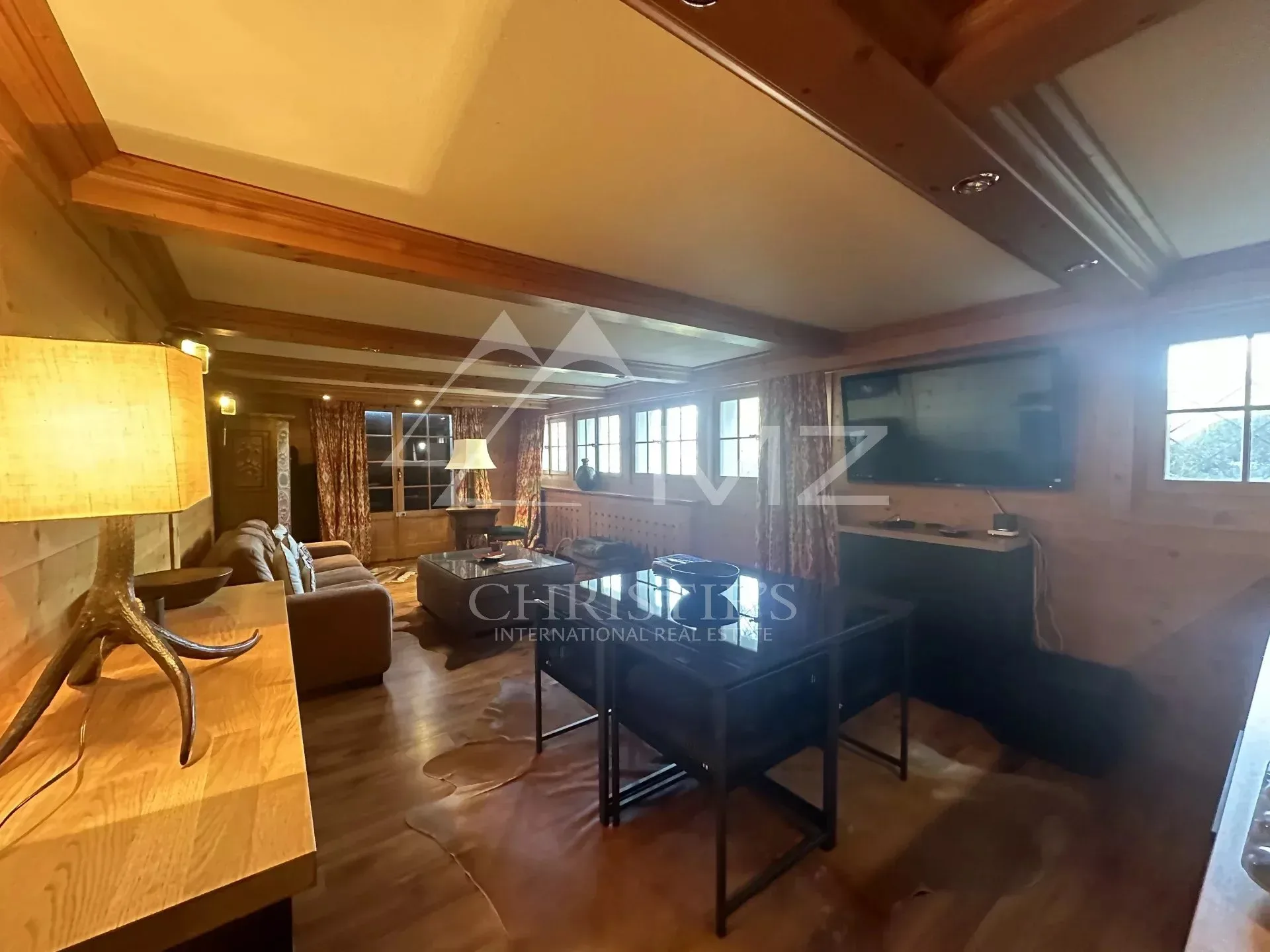 Chalet chaleureux et élégant à LOUER avec vue unique sur la vallée de Gstaad - 18