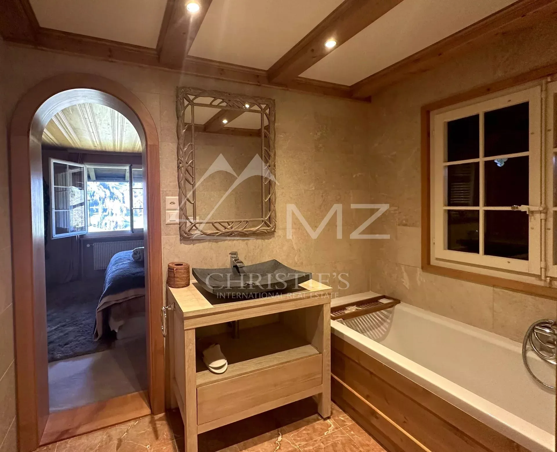 Chalet chaleureux et élégant à LOUER avec vue unique sur la vallée de Gstaad - 15
