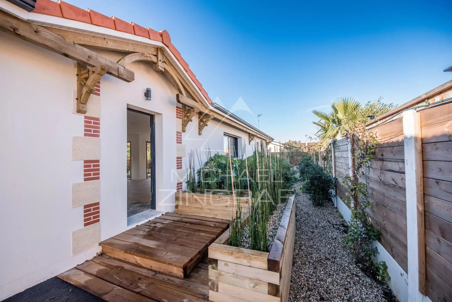 Villa contemporaine avec garage Meyran - 2