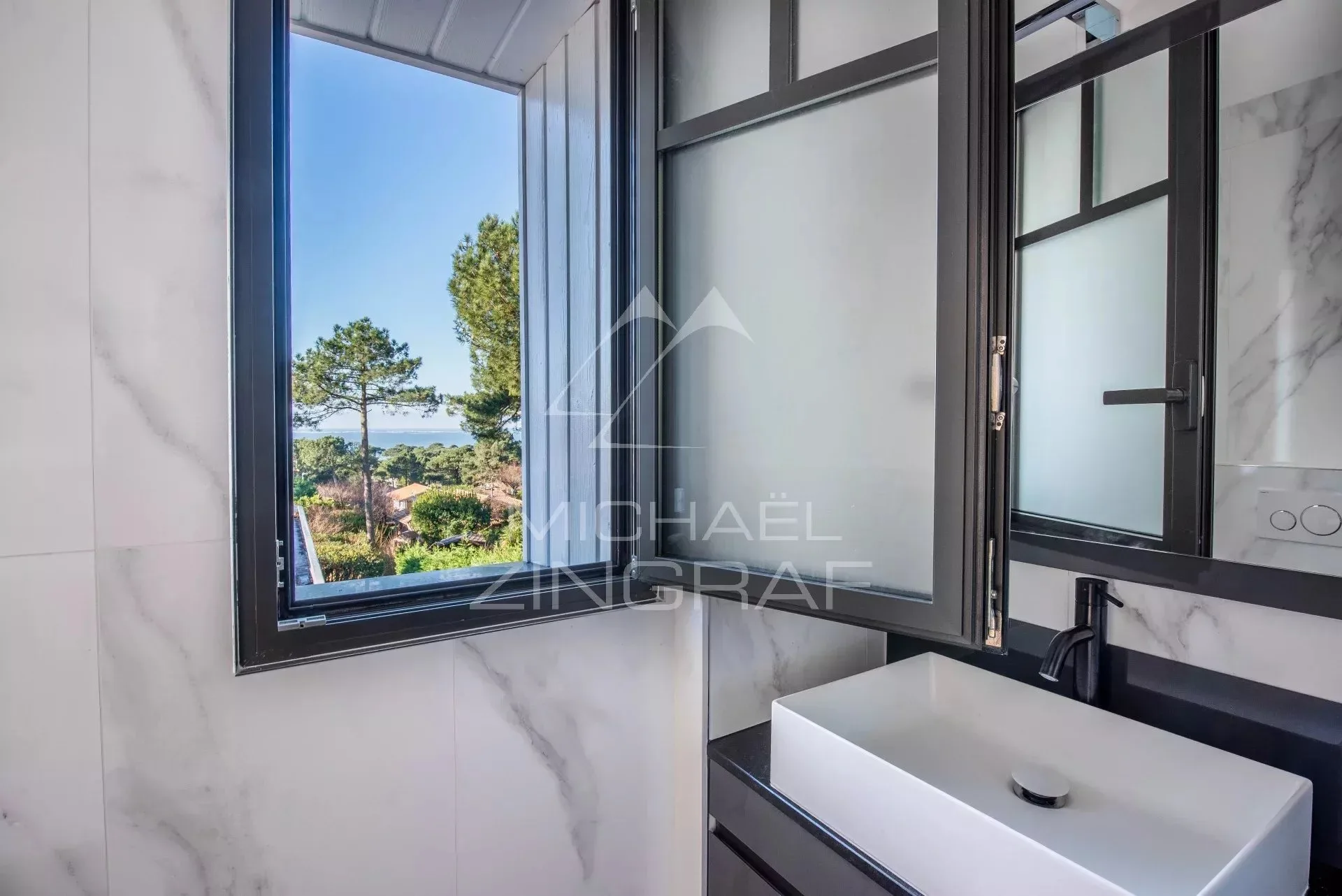 Exceptional house with beautiful sea view - 10