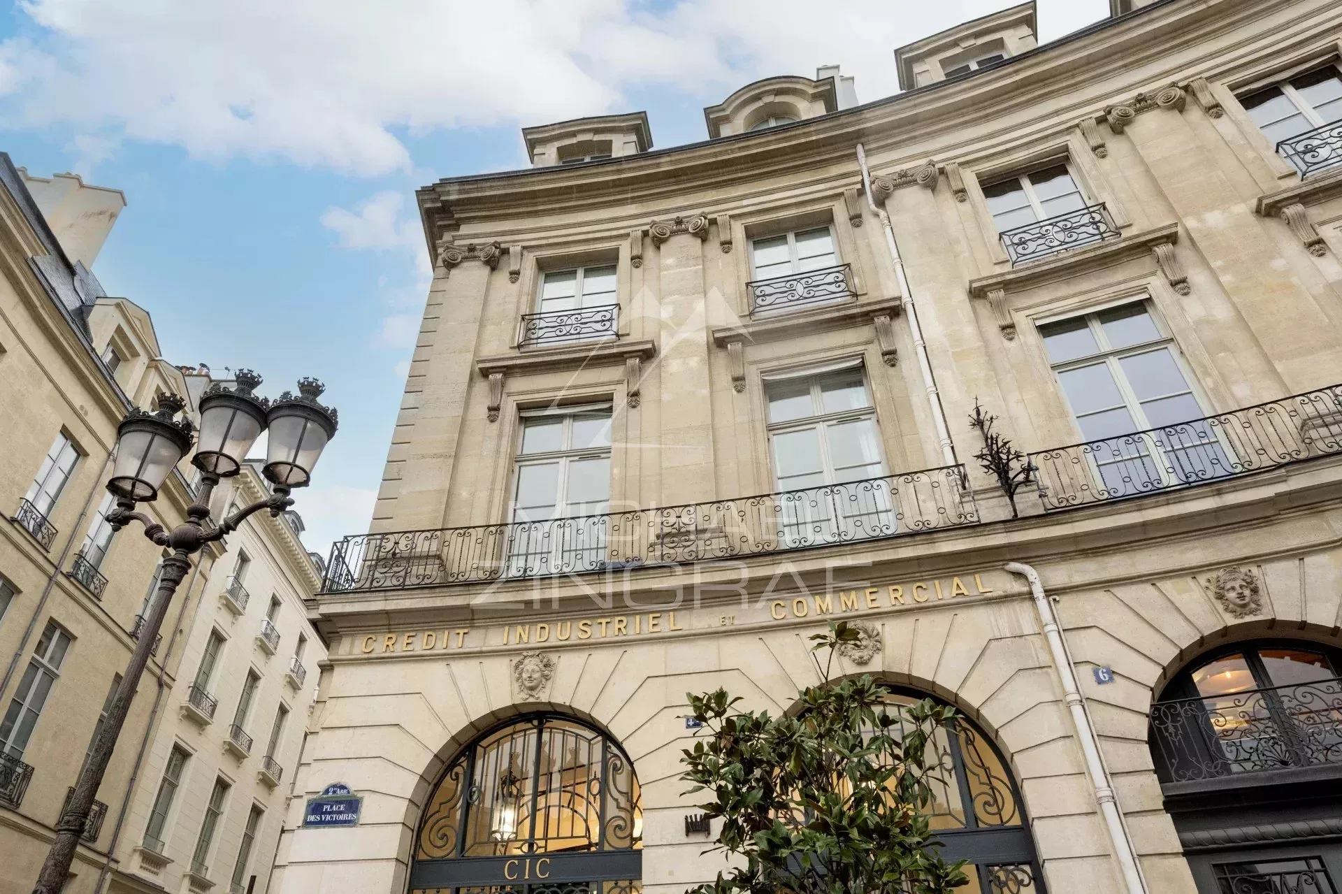 LOCATION BAIL CODE CIVIL - DURÉE 6 MOIS - Appartement 2 suites - Vue Place des Victoires - 17