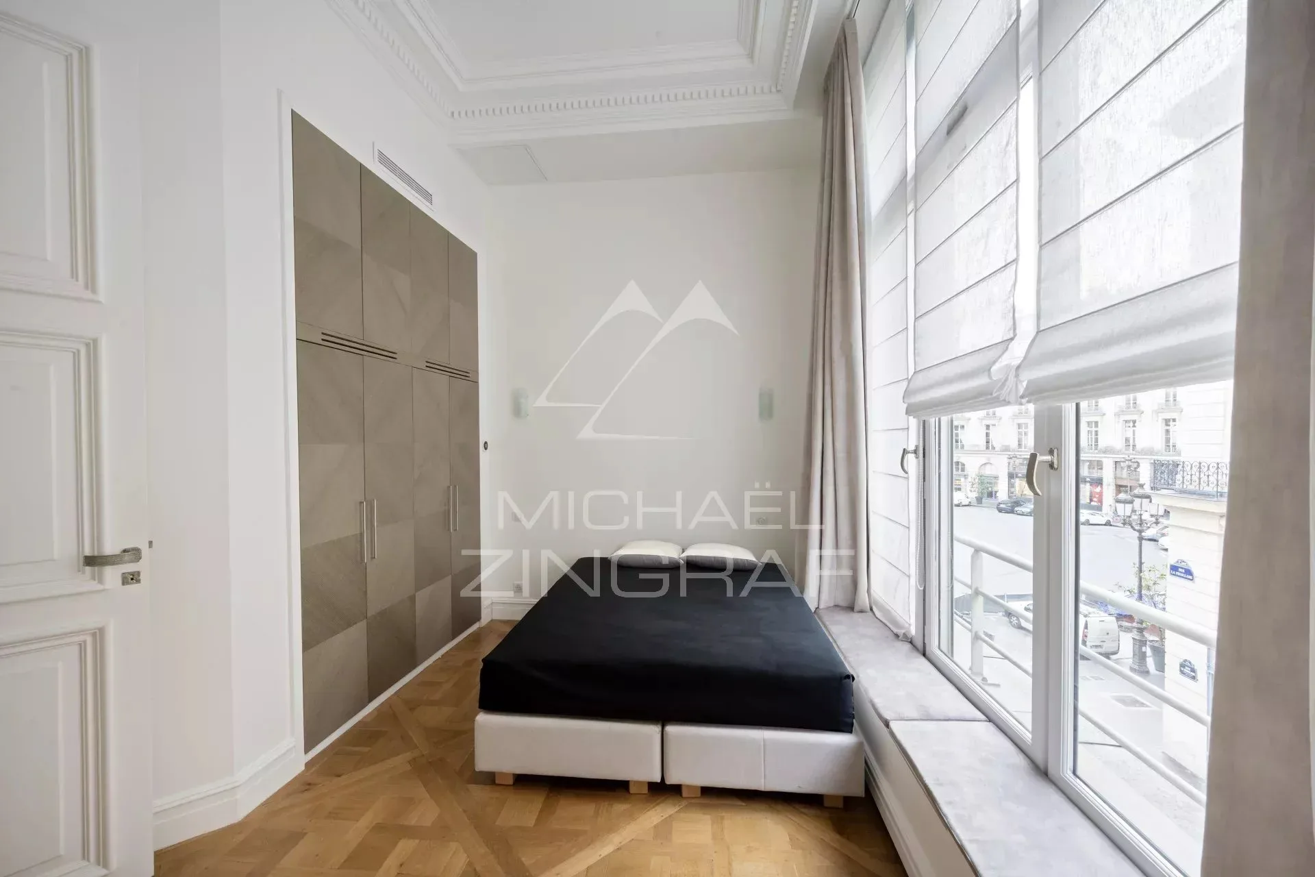 LOCATION BAIL CODE CIVIL - DURÉE 6 MOIS - Appartement 2 suites - Vue Place des Victoires - 14