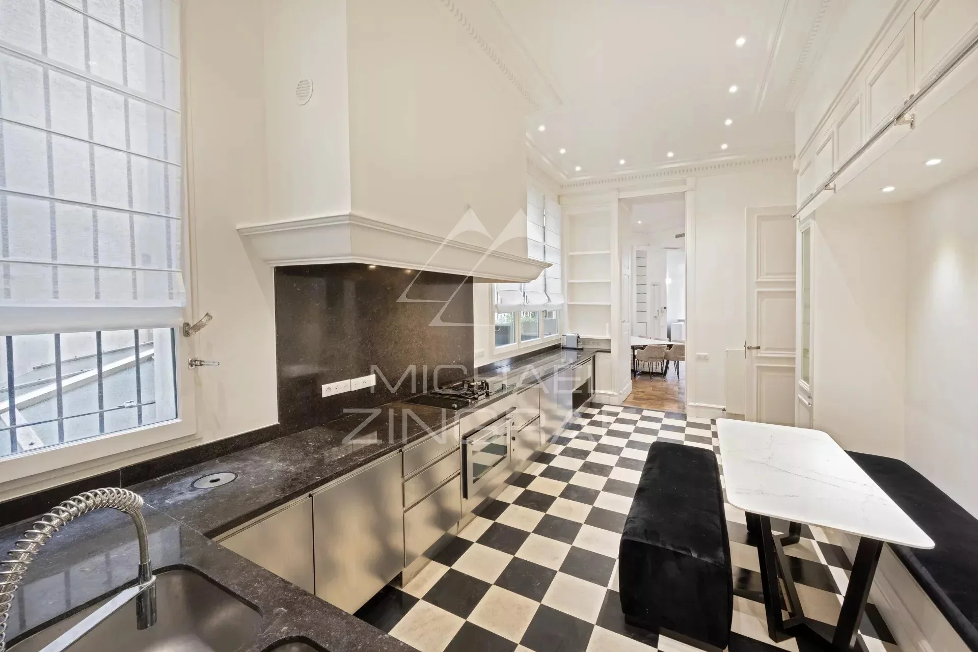 LOCATION BAIL CODE CIVIL - DURÉE 6 MOIS - Appartement 2 suites - Vue Place des Victoires - 10