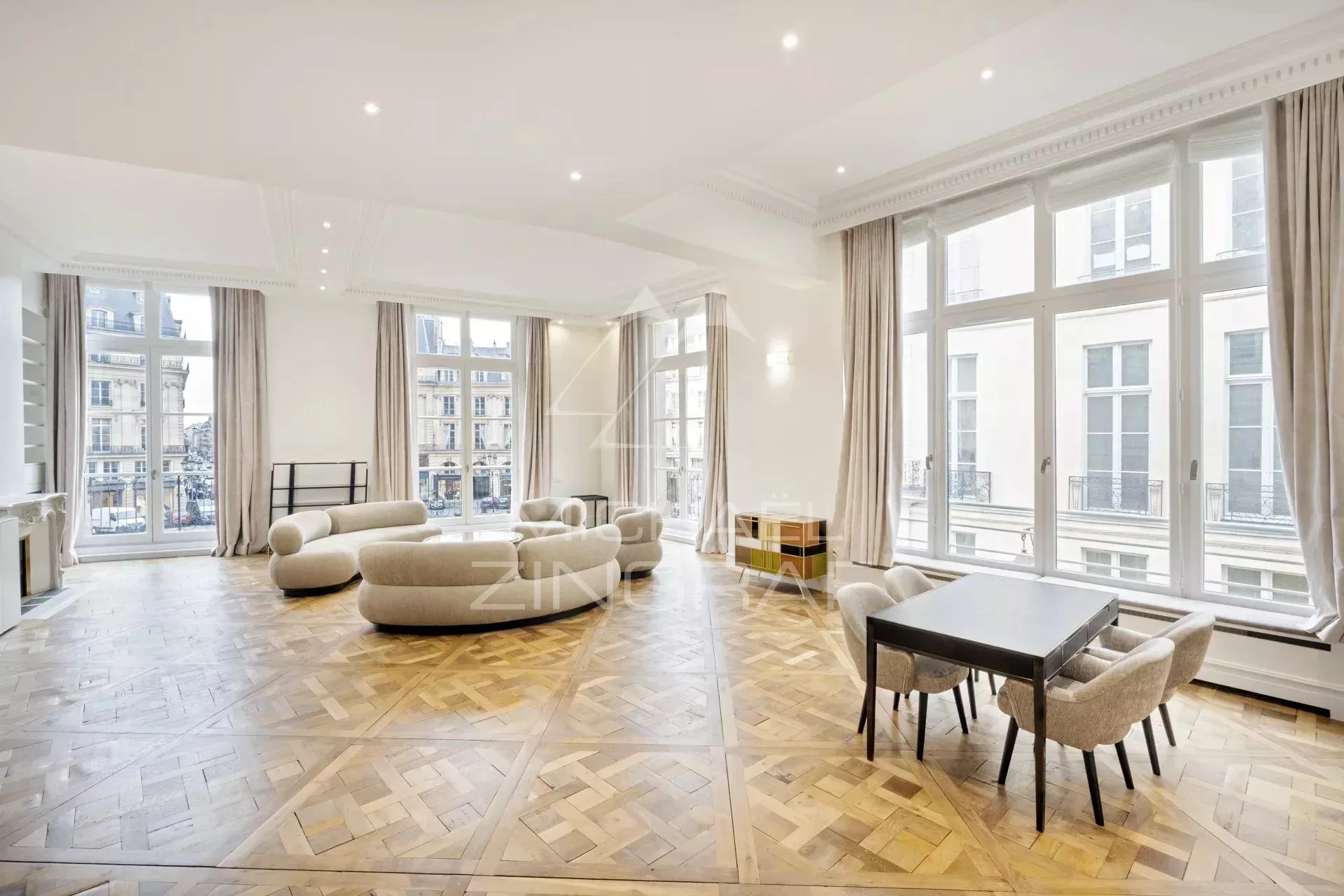 LOCATION BAIL CODE CIVIL - DURÉE 6 MOIS - Appartement 2 suites - Vue Place des Victoires - 8