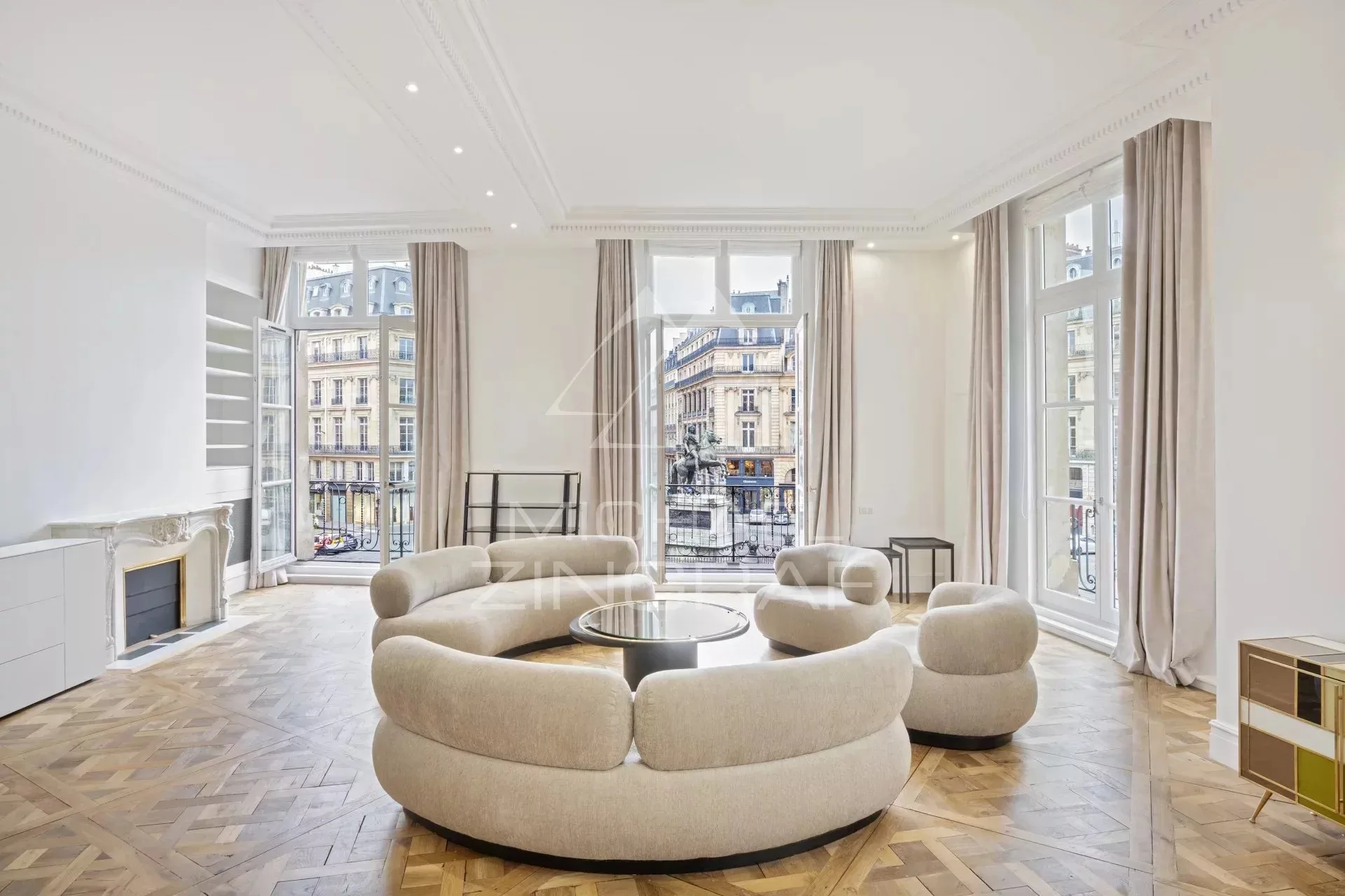 LOCATION BAIL CODE CIVIL - DURÉE 6 MOIS - Appartement 2 suites - Vue Place des Victoires - 3