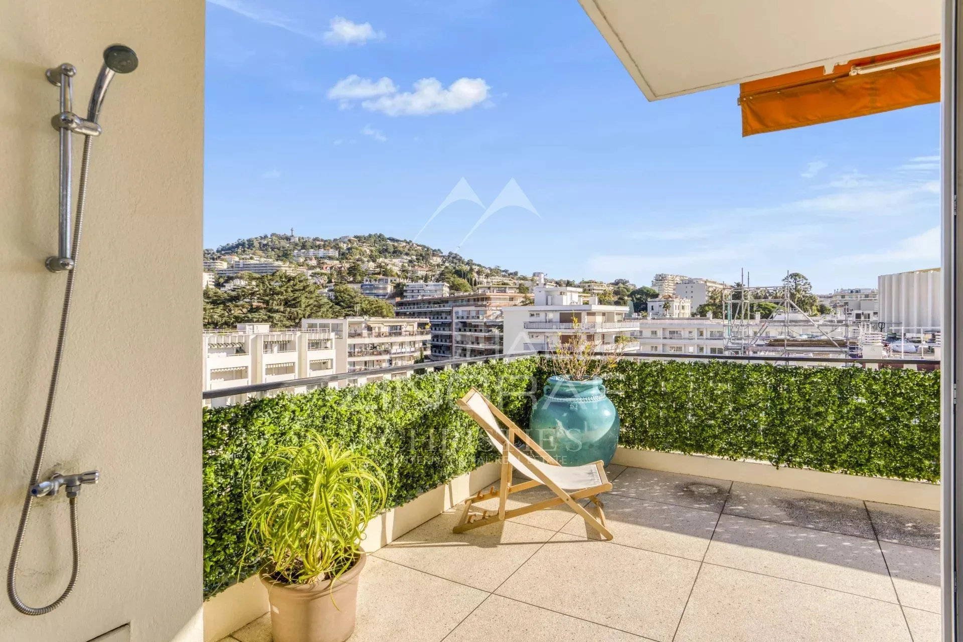 Exclusivité - 3p en dernier étage avec terrasse - Cannes Centre - 10