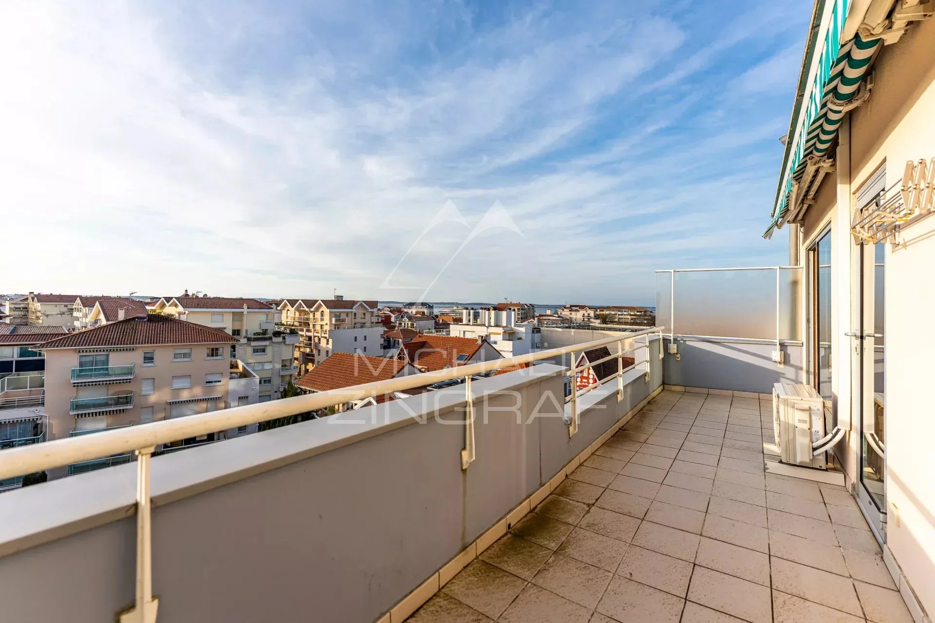 Bel appartement  en centre ville  au dernier étage avec une belle vue - 12