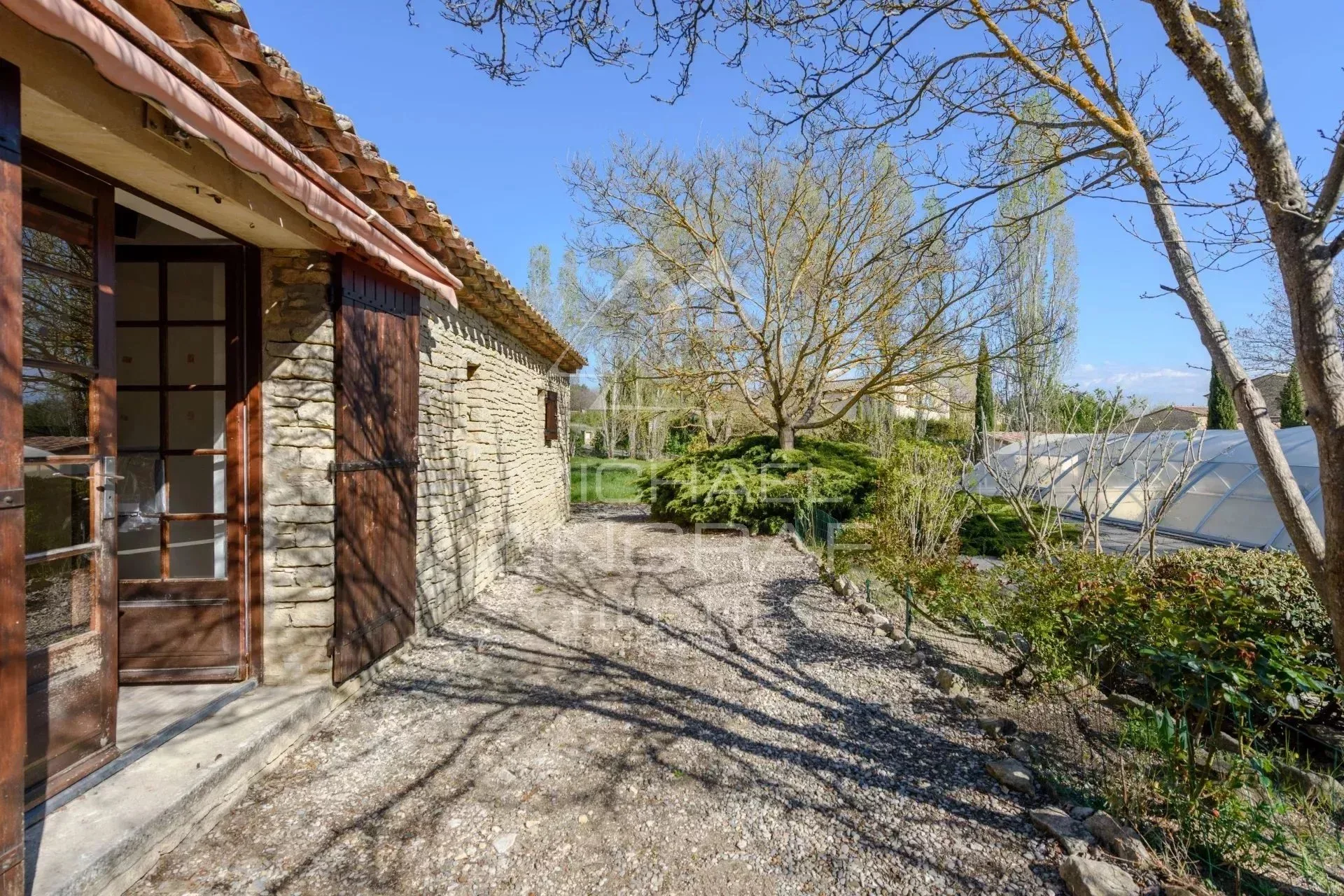 Gordes - Opportunité unique : maison à rénover sur vaste terrain constructible de 3 200 m² - 8