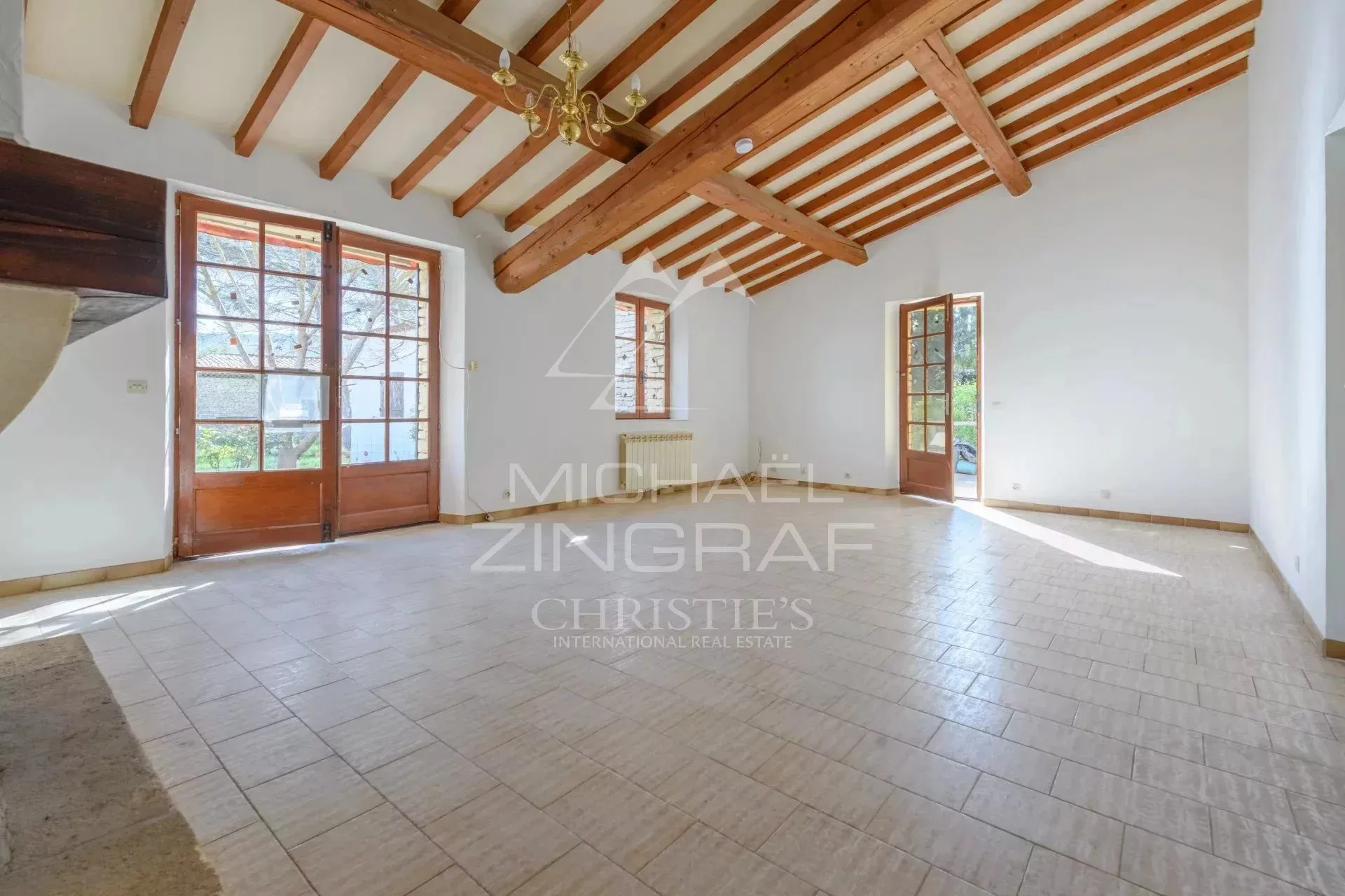 Gordes - Opportunité unique : maison à rénover sur vaste terrain constructible de 3 200 m² - 10