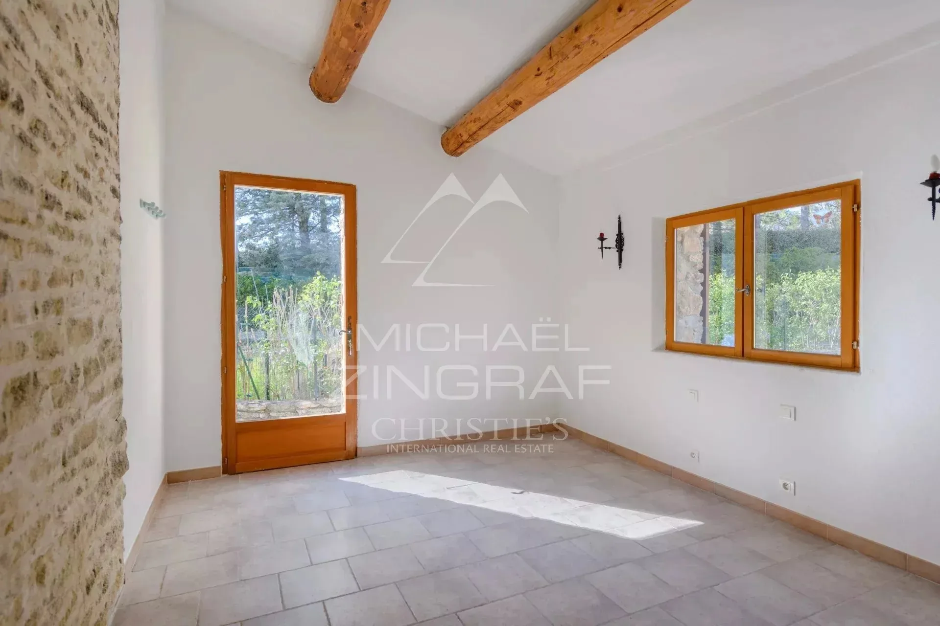 Gordes - Opportunité unique : maison à rénover sur vaste terrain constructible de 3 200 m² - 11