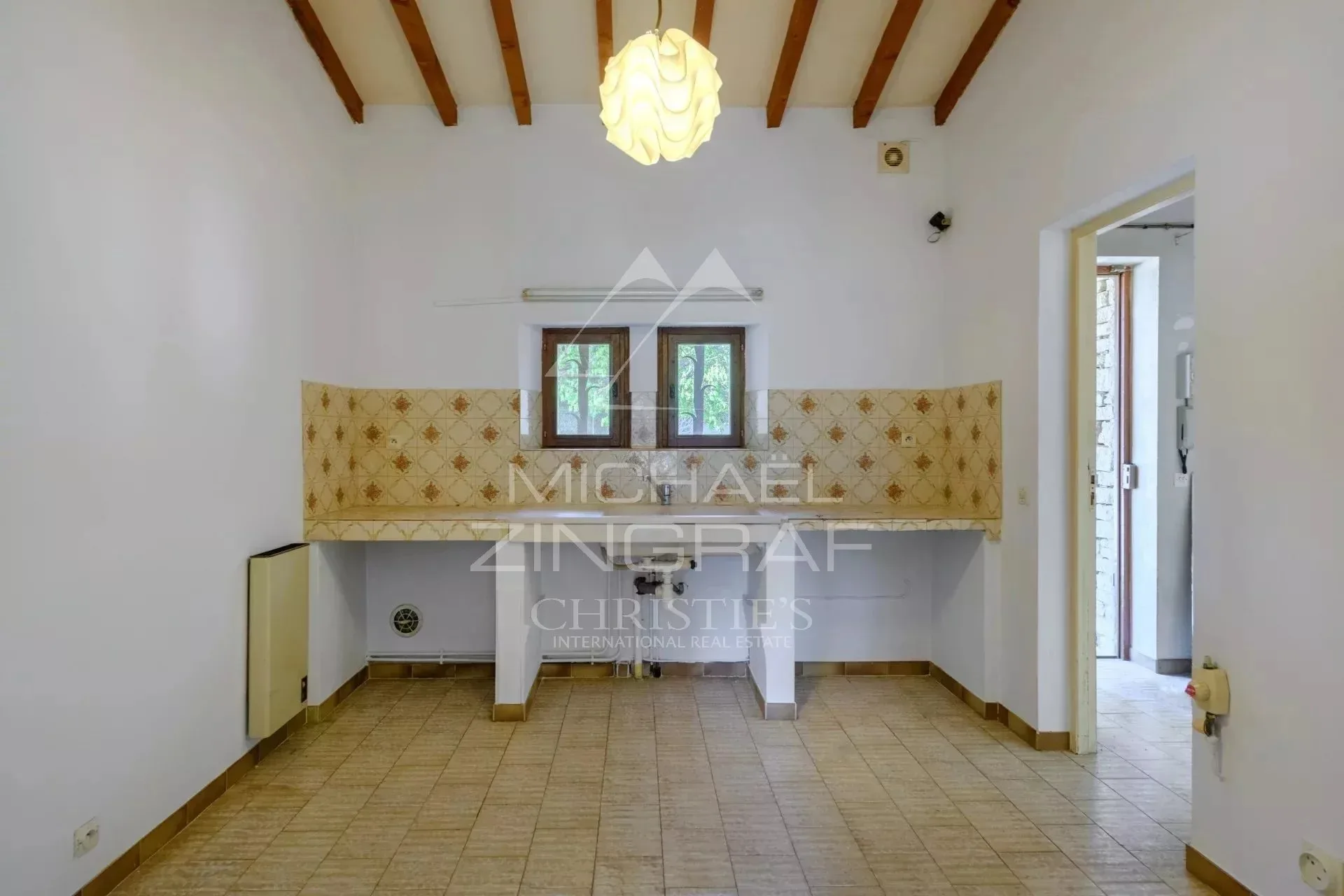 Gordes - Opportunité unique : maison à rénover sur vaste terrain constructible de 3 200 m² - 12