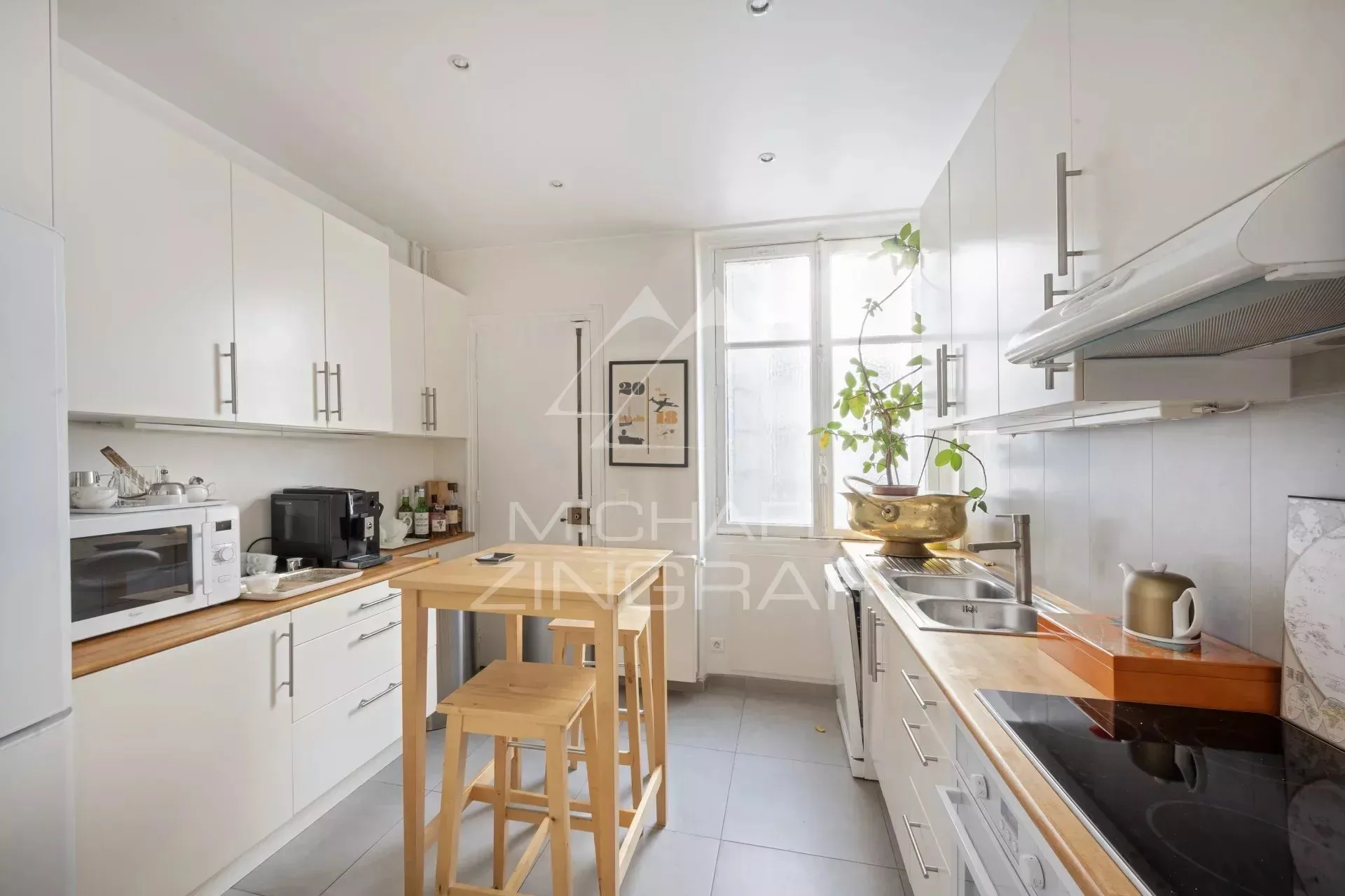 Location - Appartement - 2 chambres - Rue de l'Université Paris 7 - 9