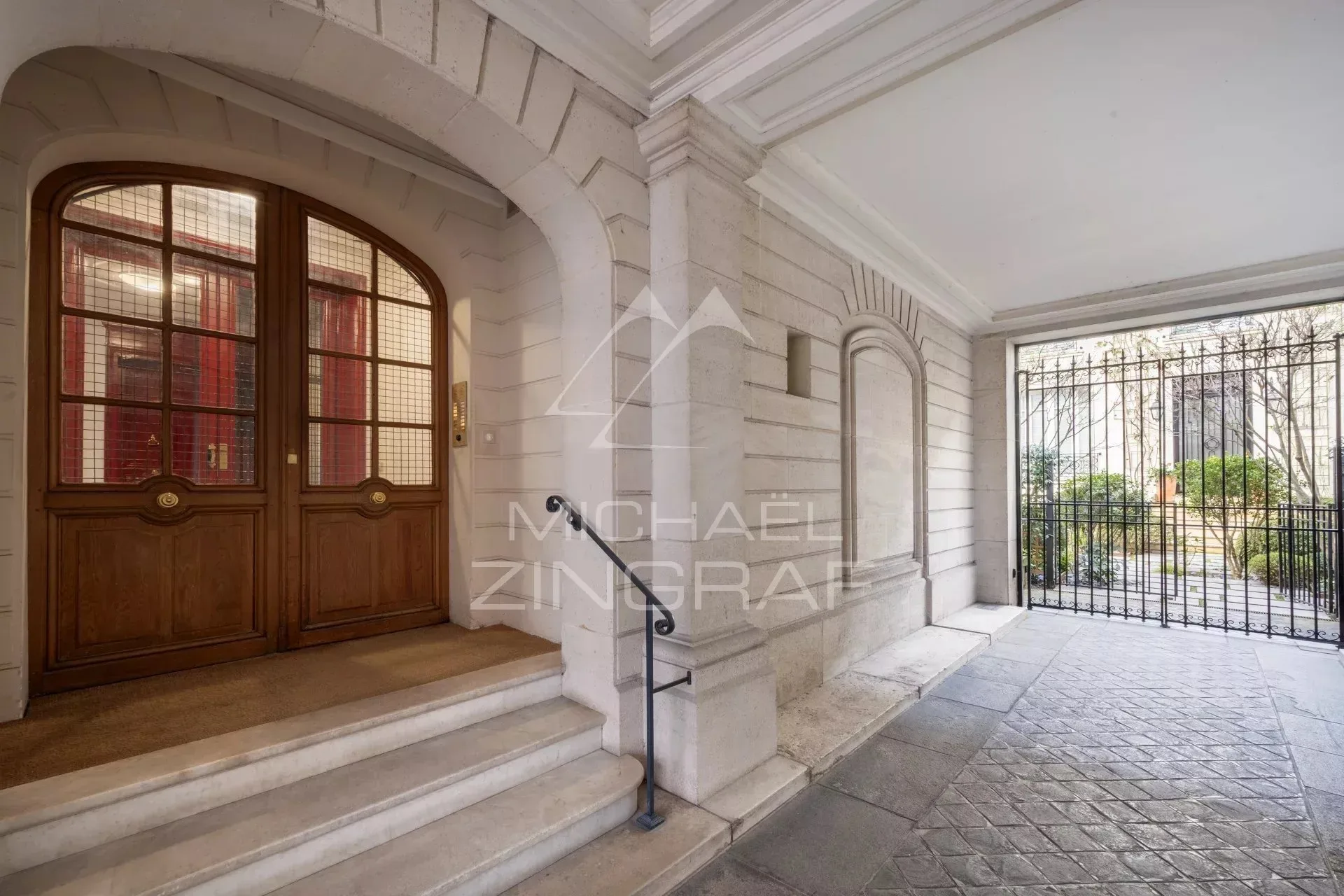 Location - Appartement - 2 chambres - Rue de l'Université Paris 7 - 12